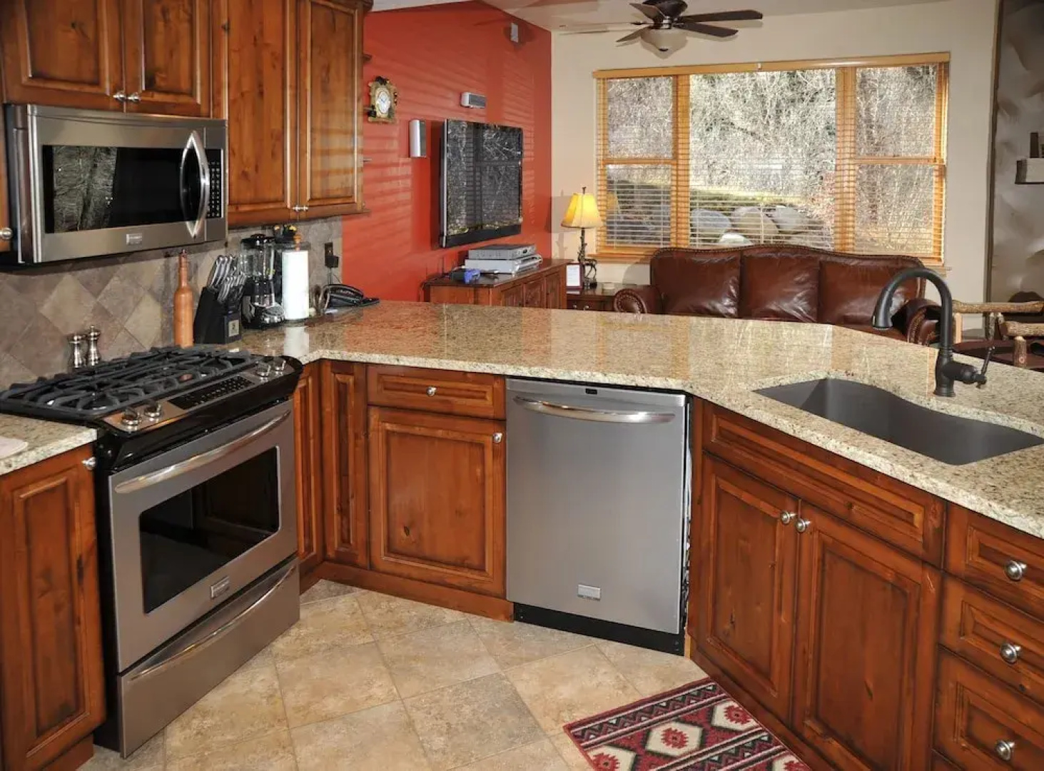 Canyon Run I-101 3 Bedroom Condo by RedAwning
