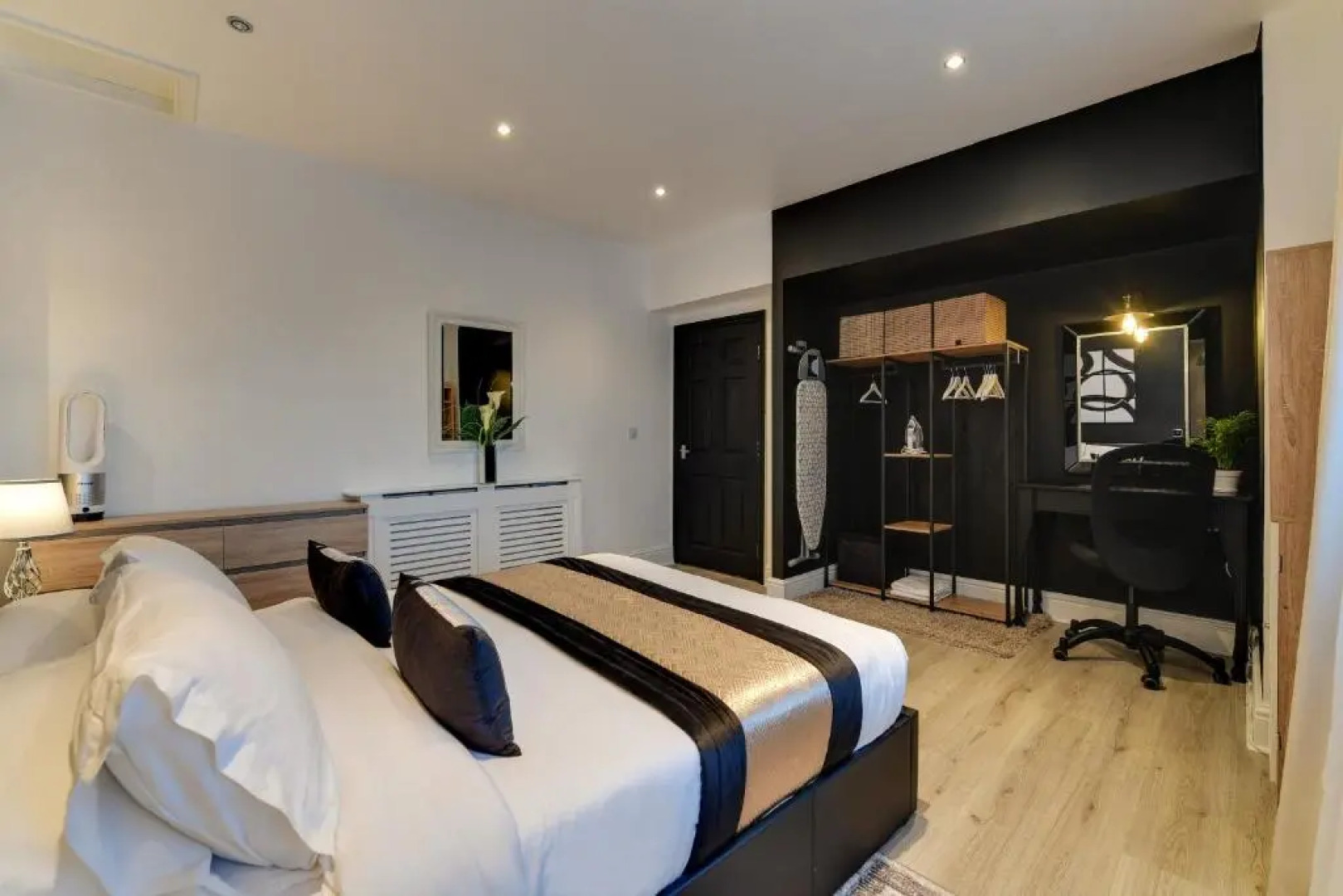 Wigan Central I 1 & 2 Bed Executive Apartments I Family Rooms I Private Balcony I Free Parking