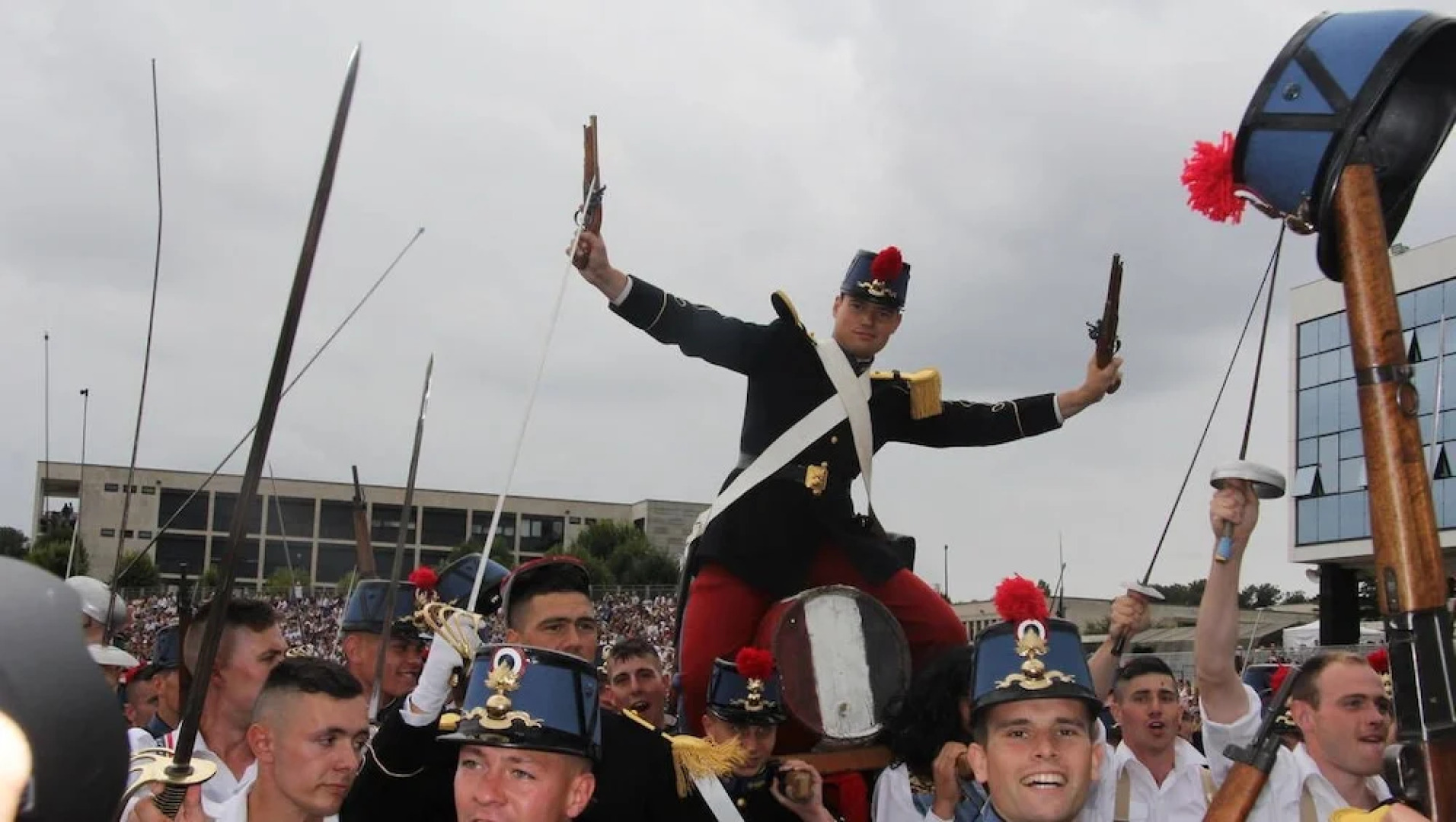 The Archeologist Home-Chateau Le Mur