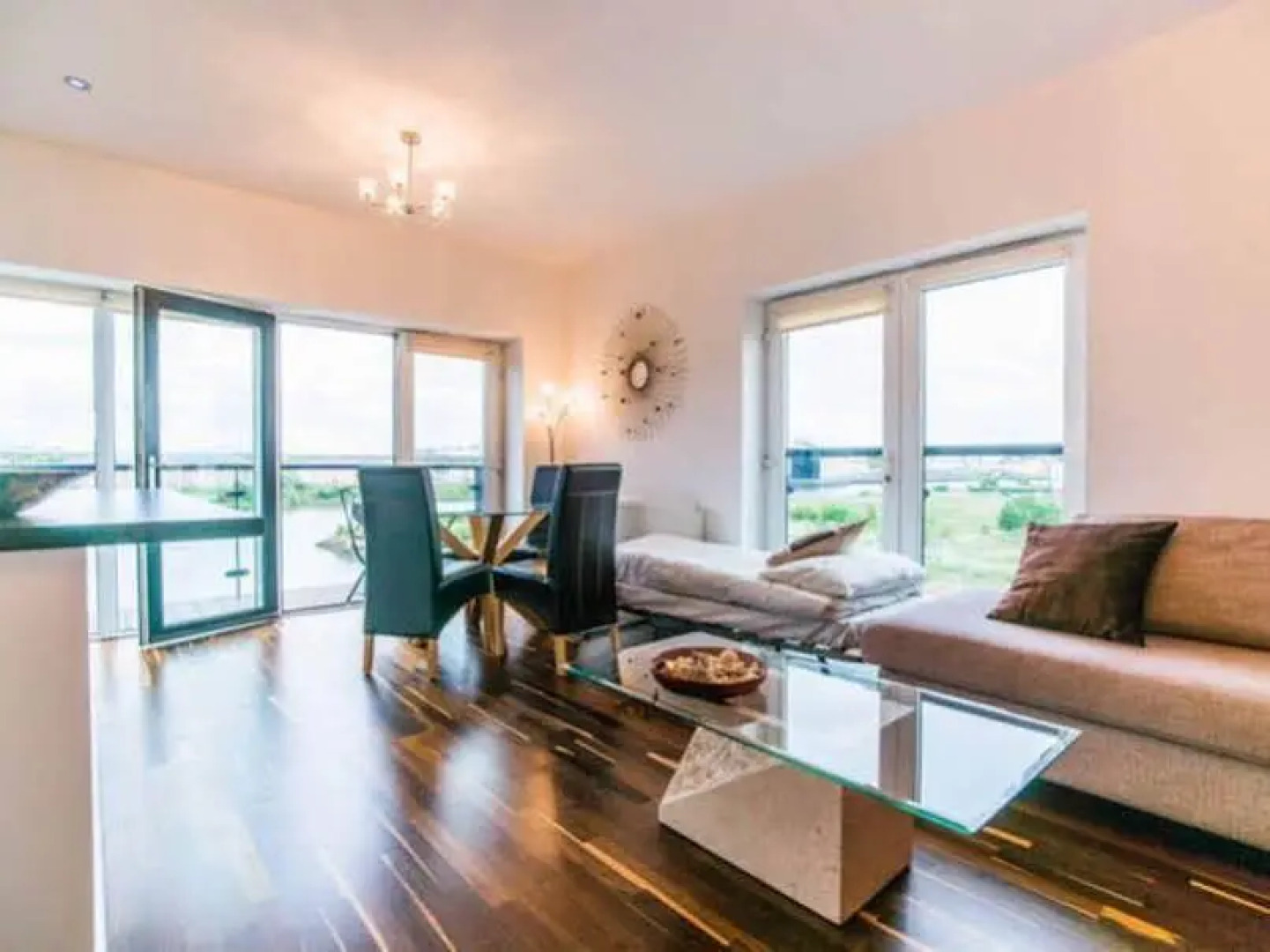 Suite 16 Glasgow Airport