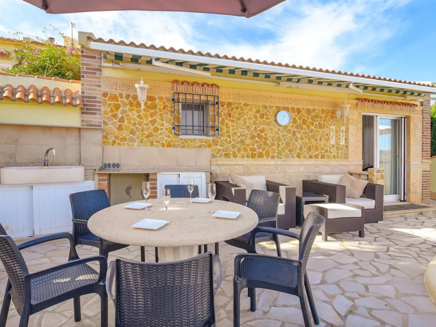 Beautiful villa on the hill of Pedreguer overlooking Denia, Costa Blanca