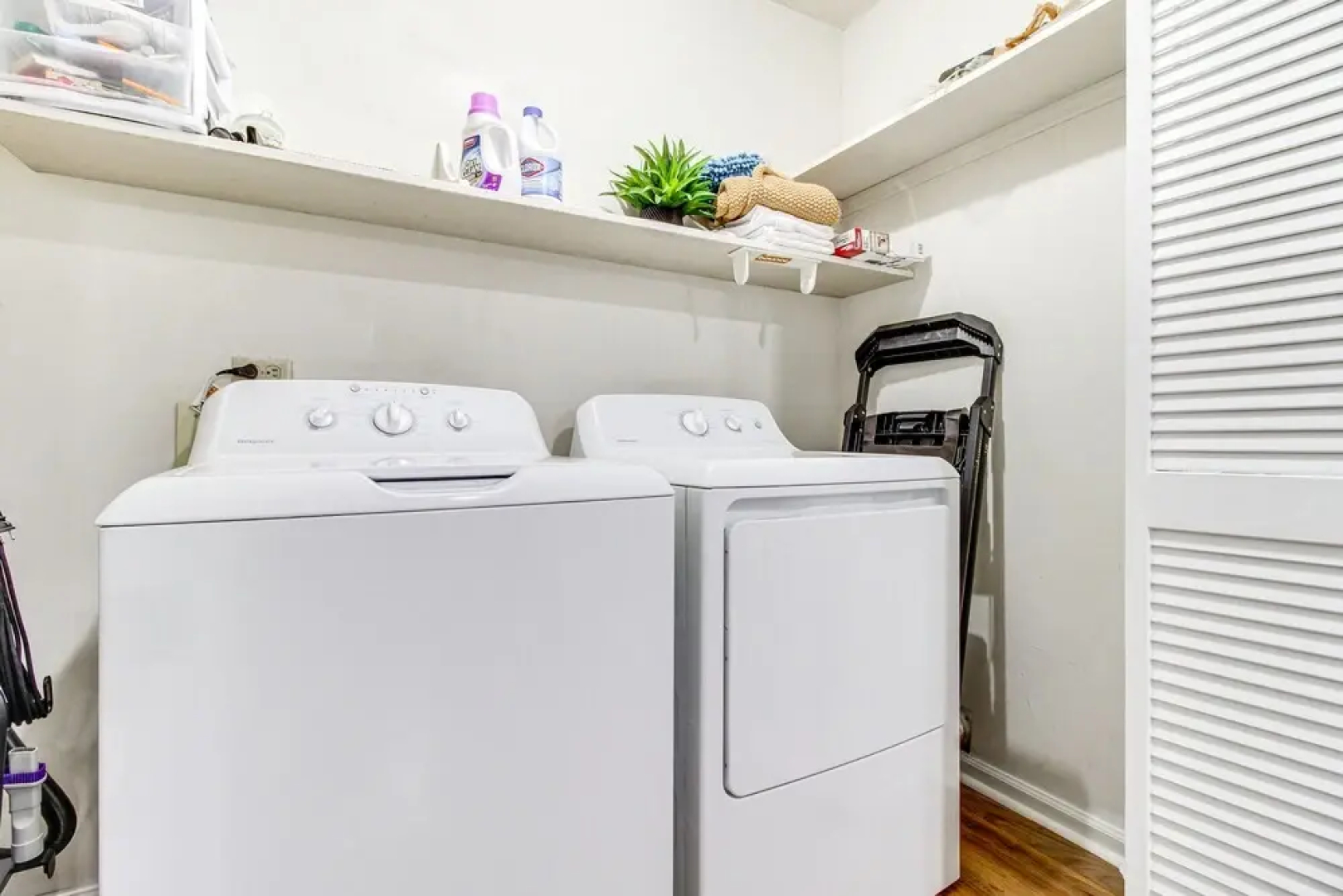 Single-Story Savannah Home W/ Private Backyard!