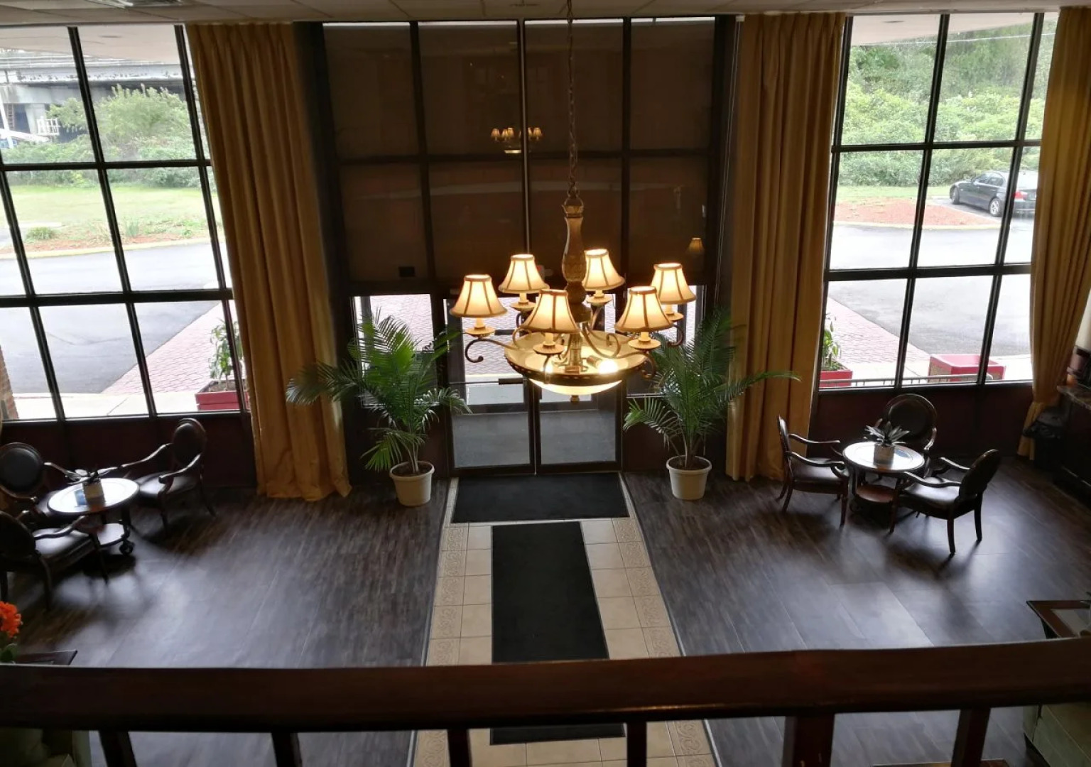 Mystic River Hotel & Suites