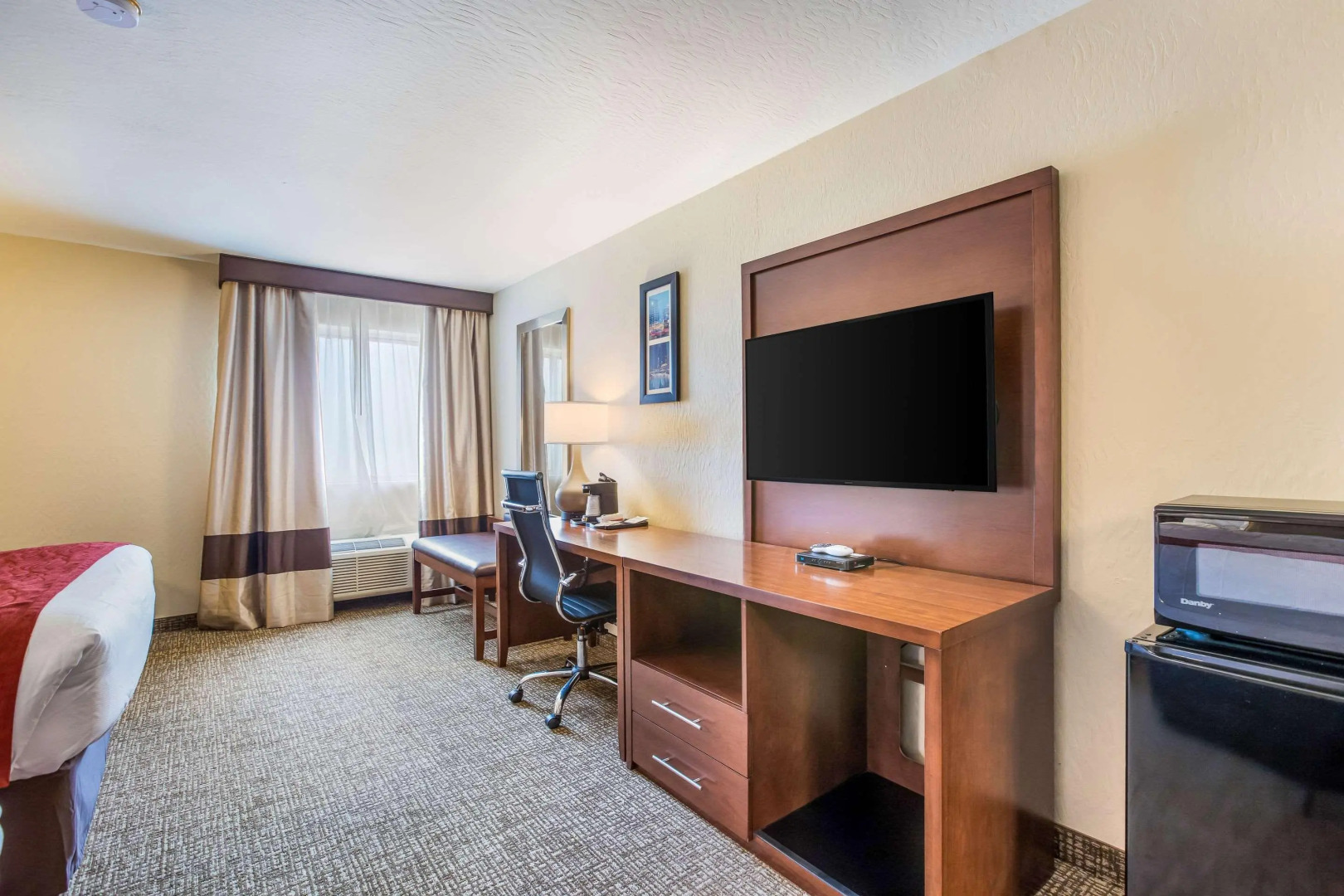 Comfort Inn & Suites Fairborn near Wright Patterson AFB