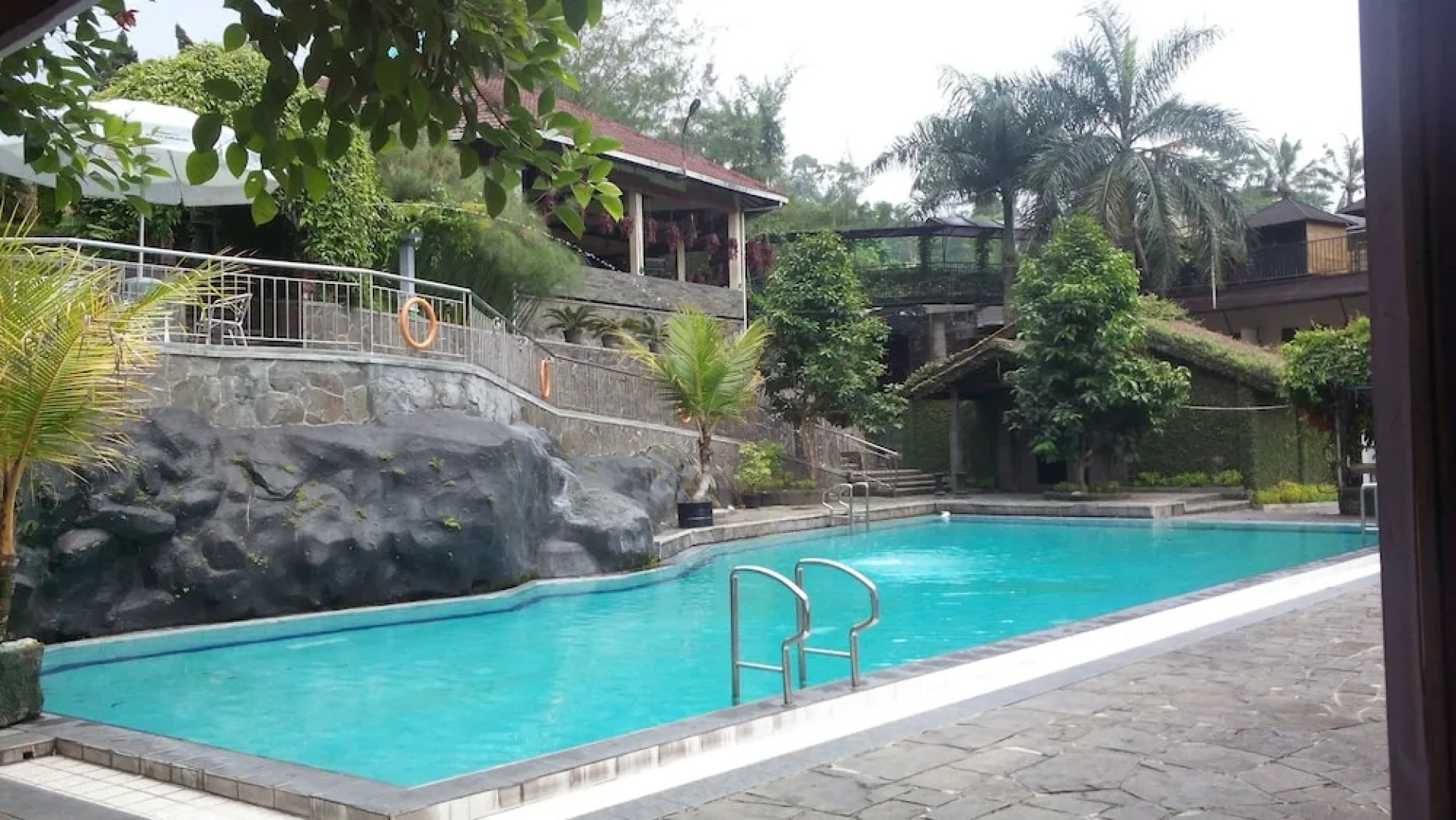 Moro Seneng Hotel and Resort