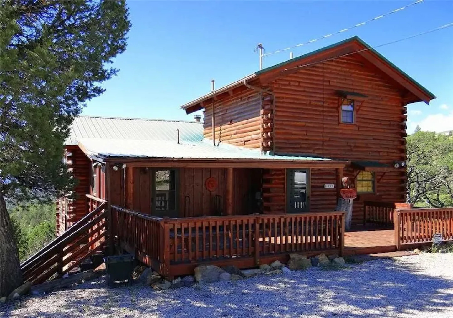 Buena Vida - Three Bedroom Cabin with Hot Tub