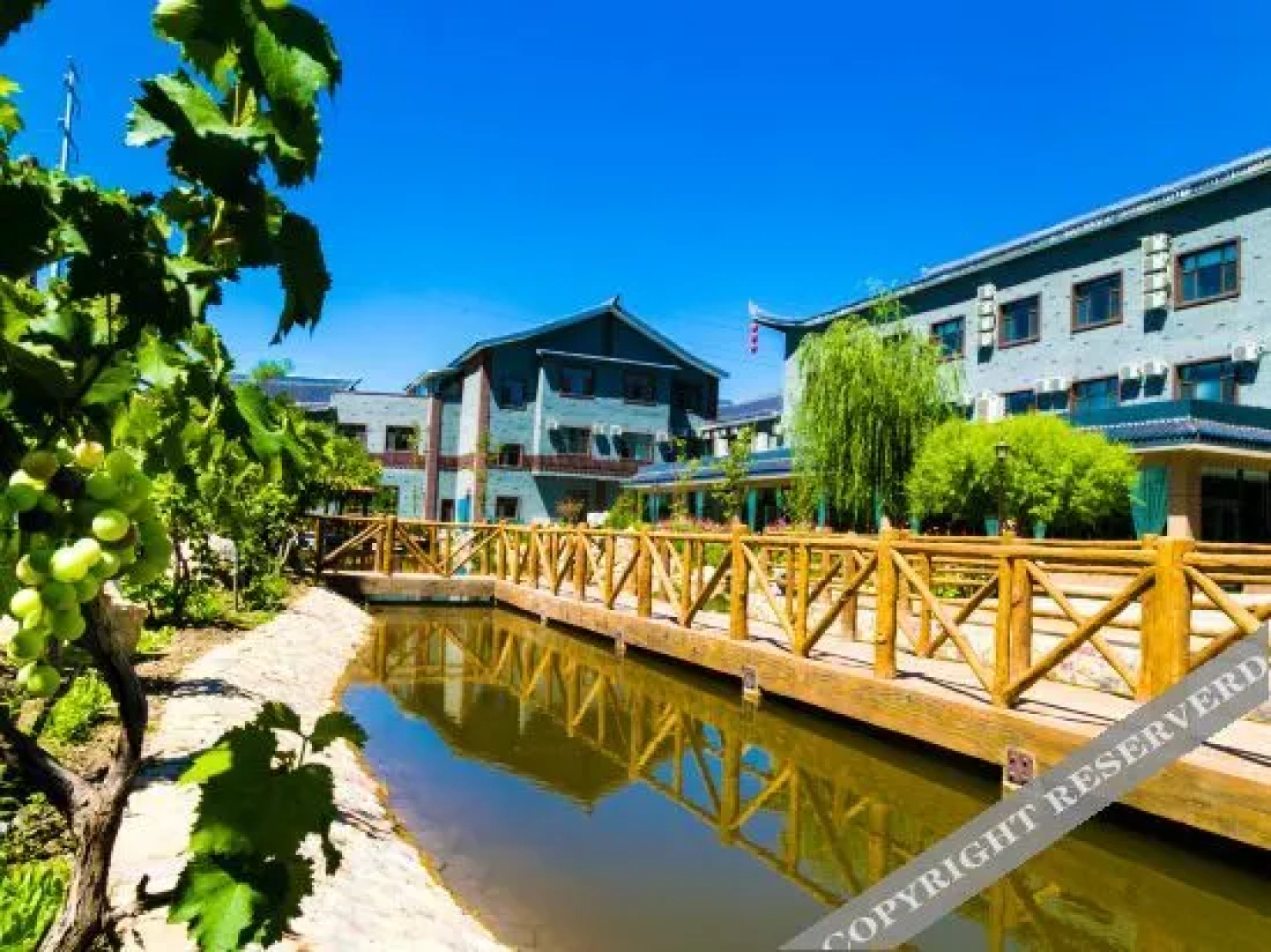 Qinyuan Holiday Hotel