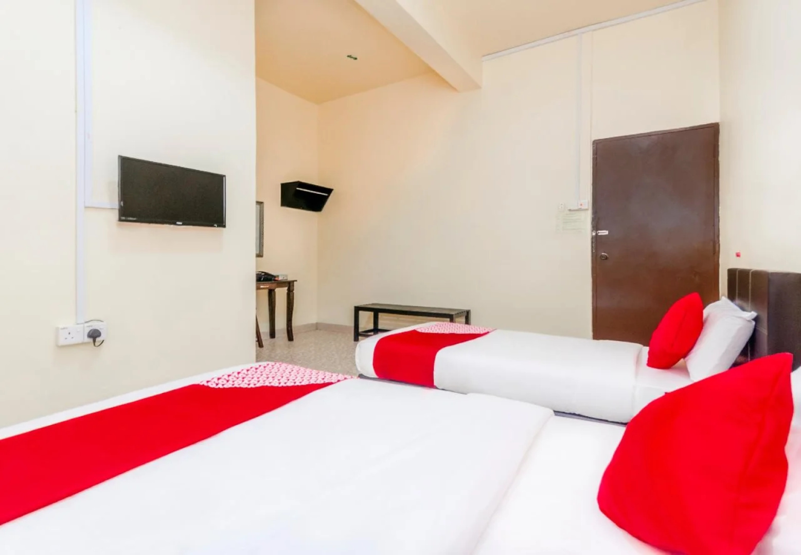 OYO 703 Myra Hotel