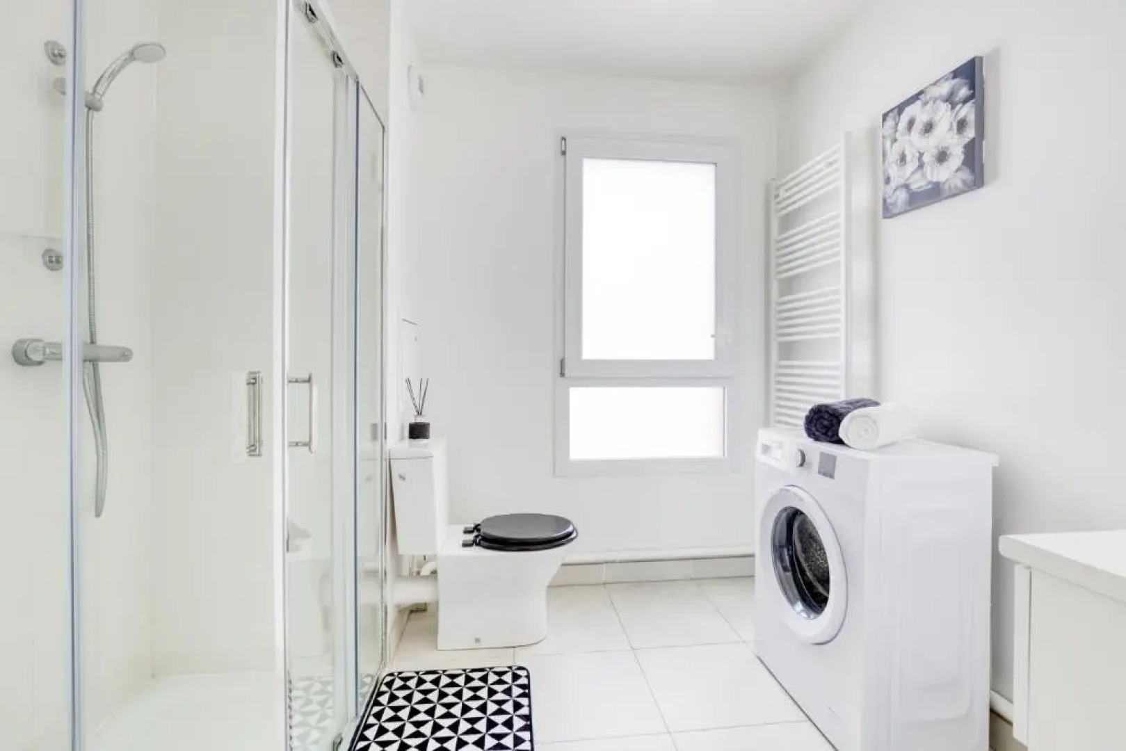 Studio élégant style black&white 5min gare Poissy