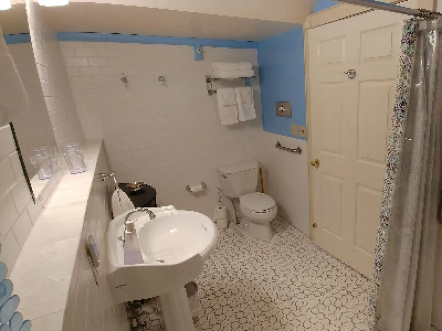 Goldsmith's Riverfront Inn