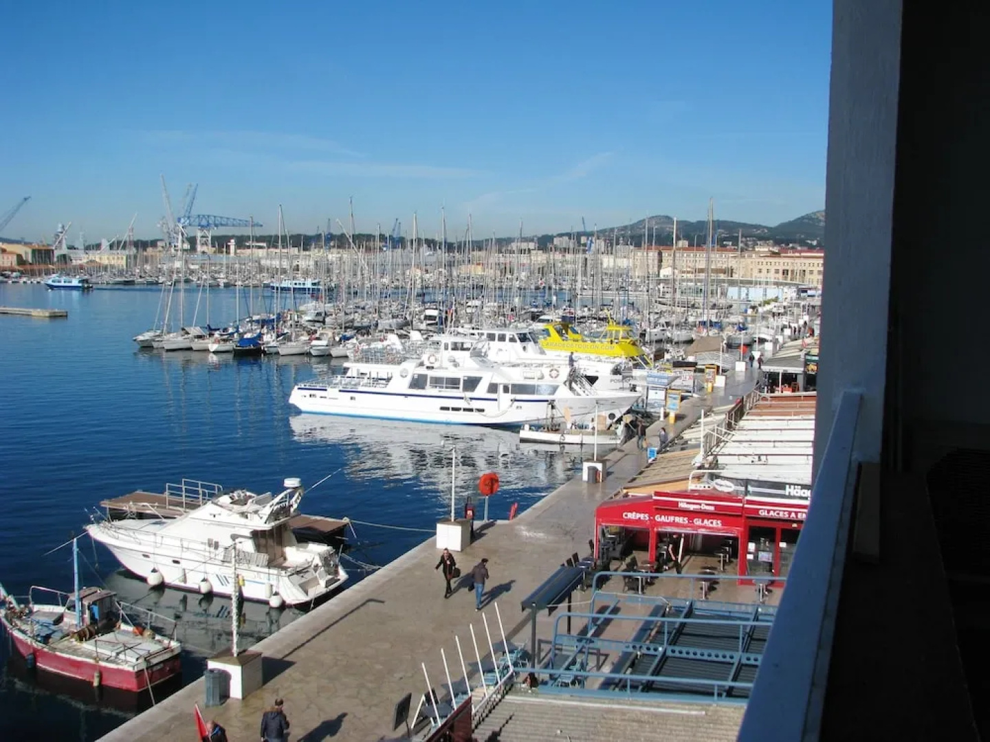 Apartment With one Bedroom in Toulon, With Wonderful sea View, Furnished Balcony and Wifi - 300 m From the Beach