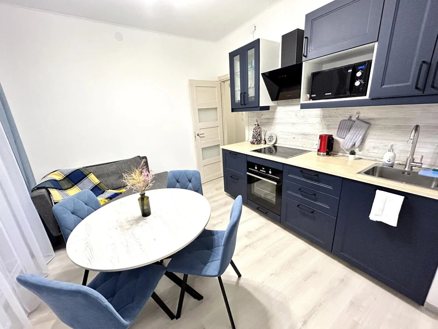 Апартаменты на аллее Тулонская 8