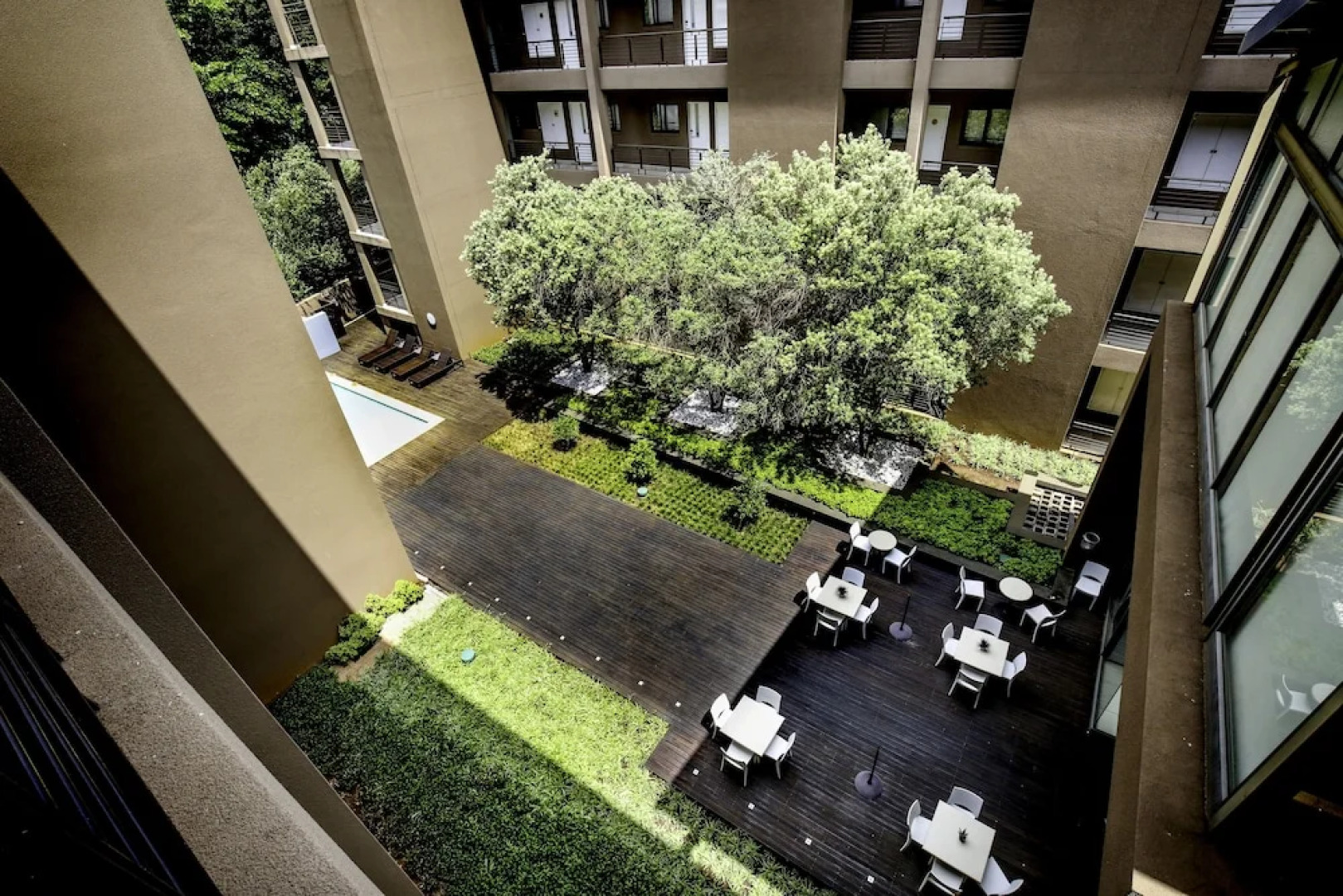 Urban Hip Hotels - The Nicol