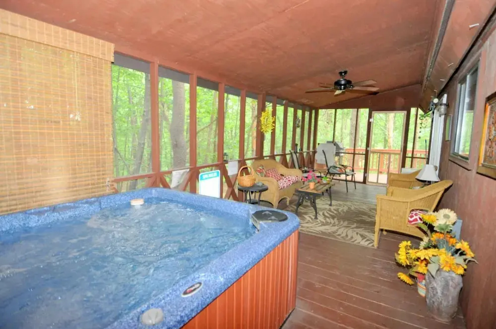 Fox Hollow - Cozy Den With a Hot Tub