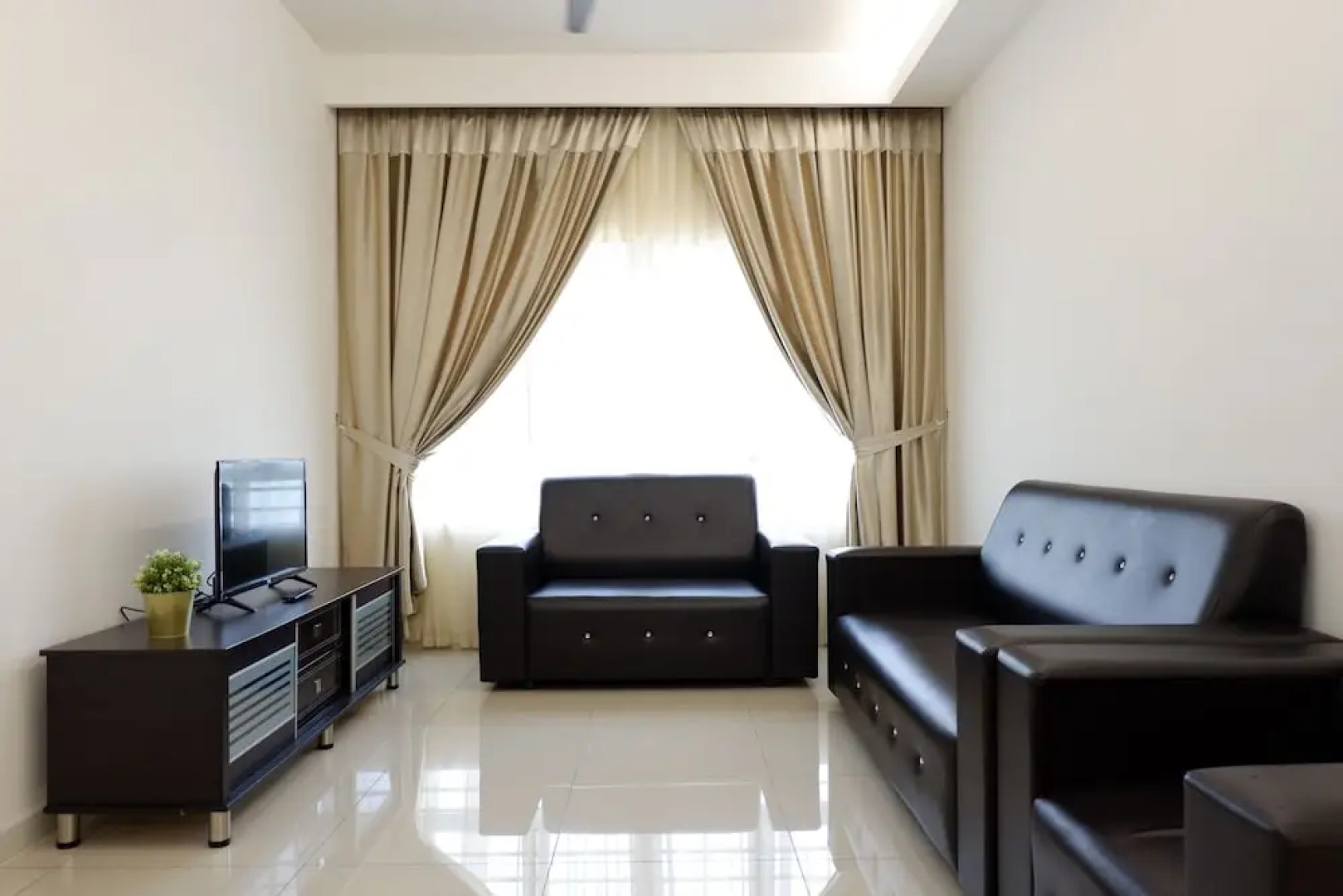 J's Suite at Southville City