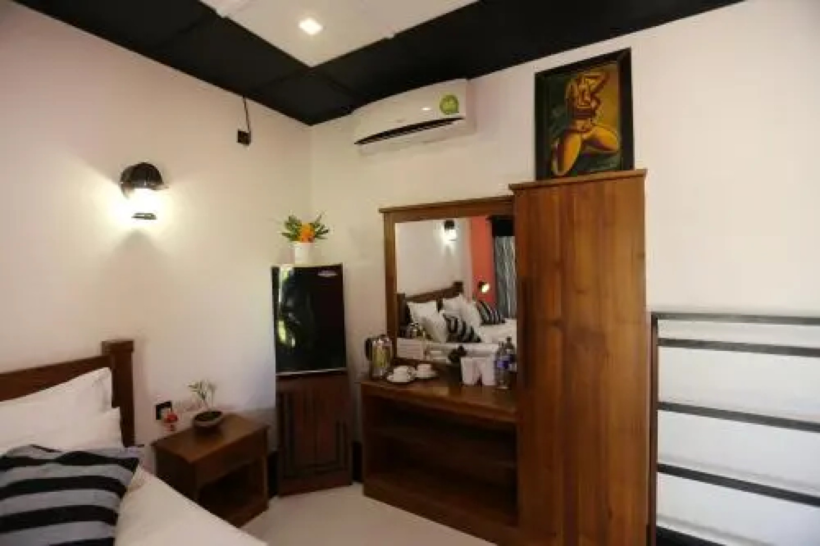 Eco Hotel Black & White - Anuradhapura