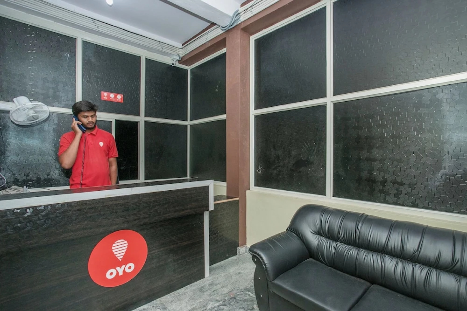 OYO 12840 Sri Guru Residency