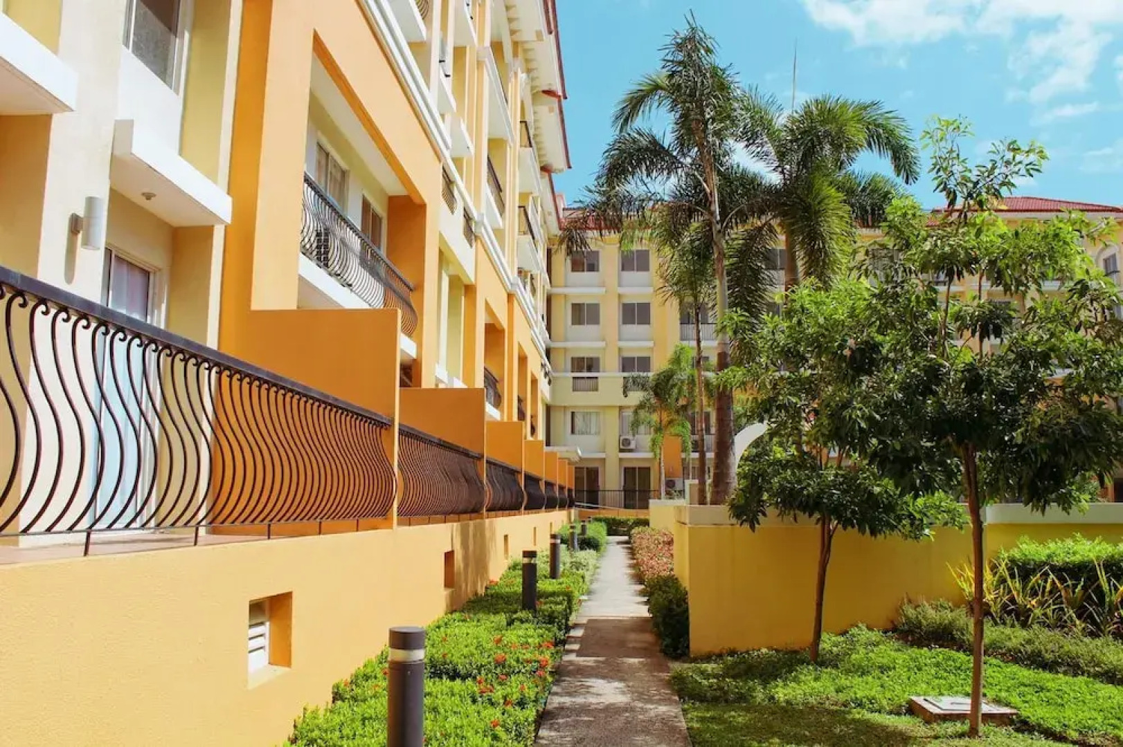 2 Bedroom at San Remo Oasis near SM Seaside