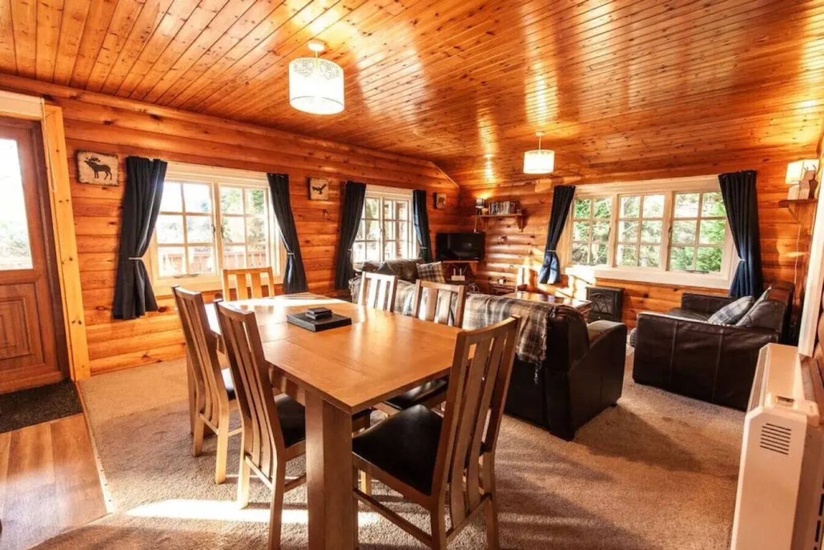 Brenin 3 Bedroom rural wood Lodge