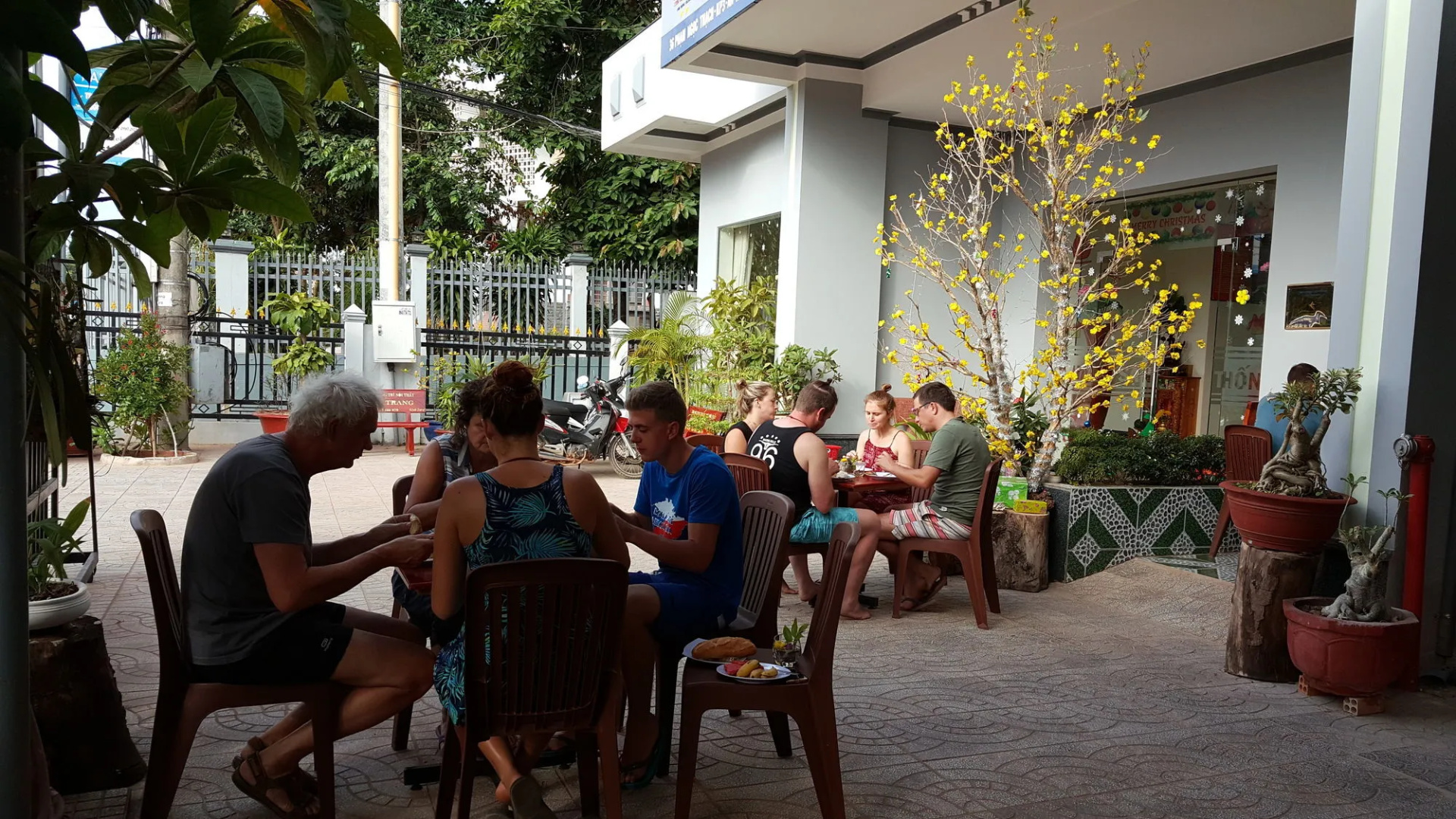 Lien Thong Hotel