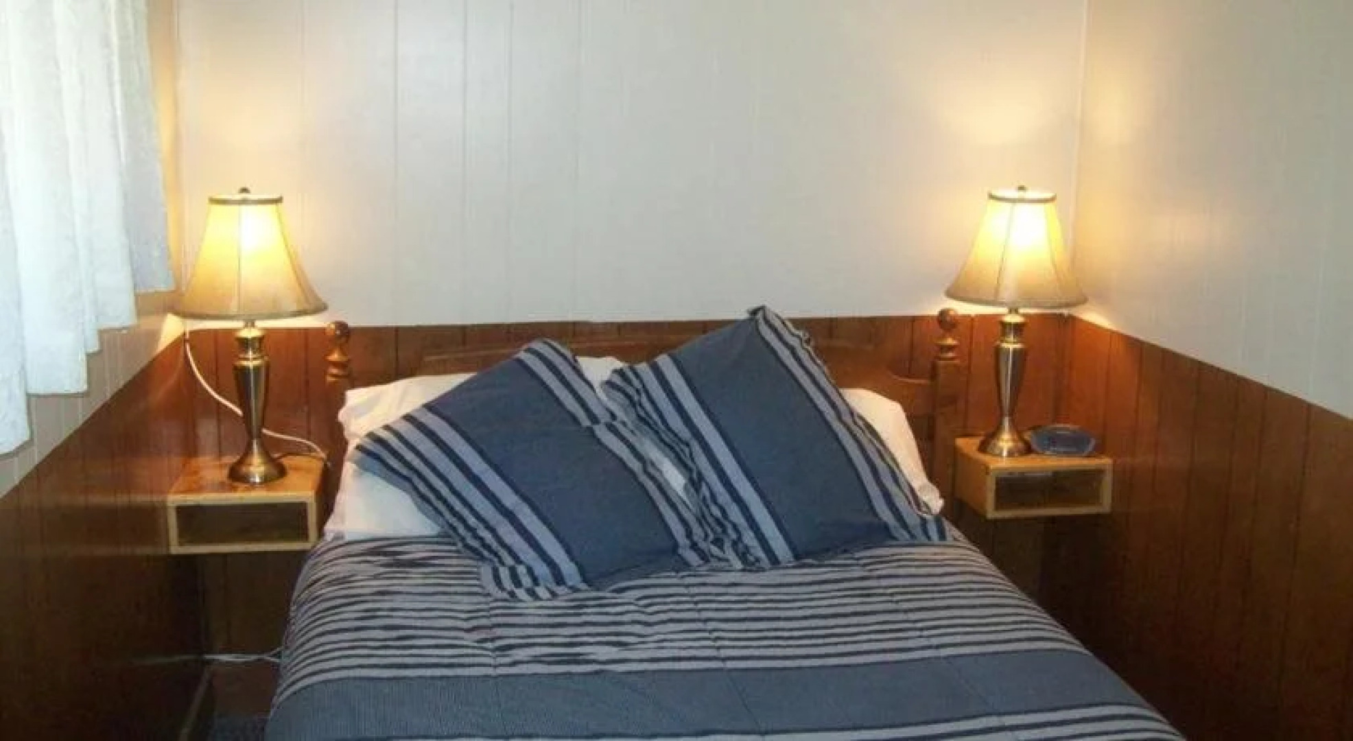 Edgewater Inn & Cottages