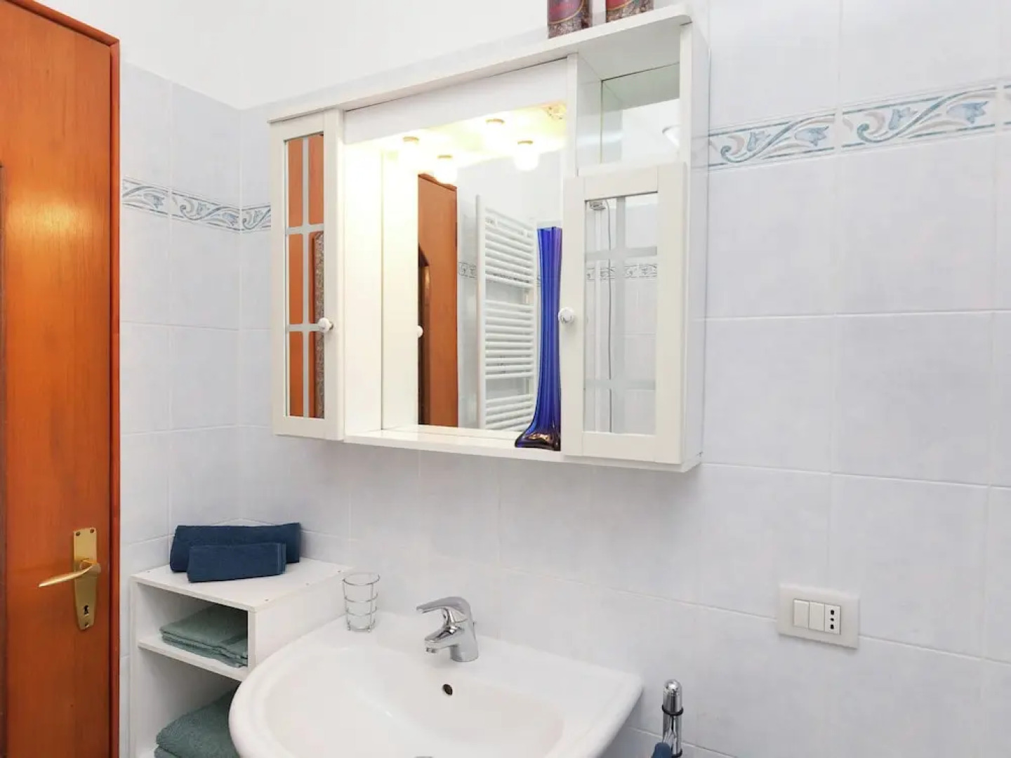 Apartment With Large Terrace and a Magnificent Lake View