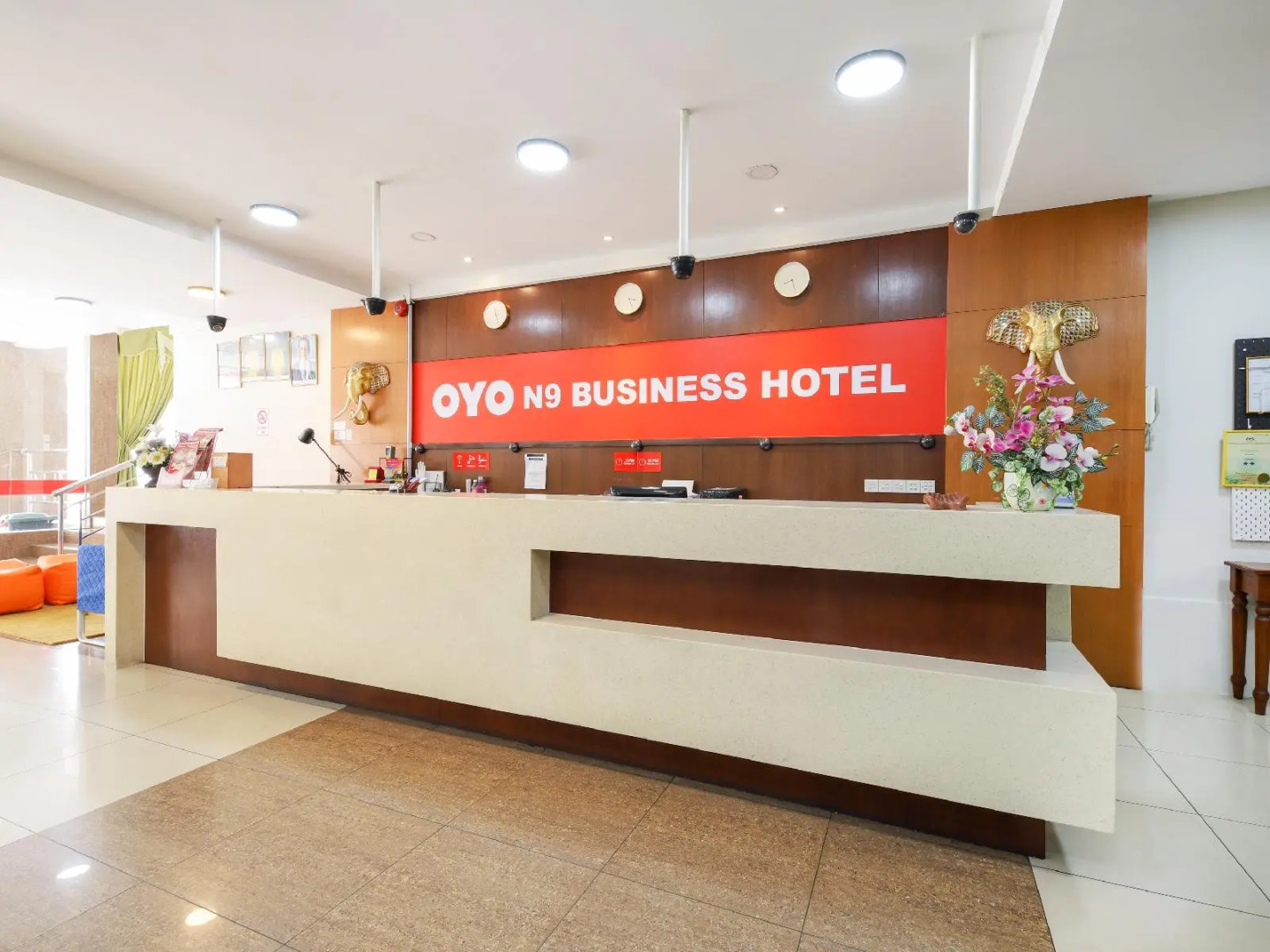 OYO 43955 N9 Business Hotel