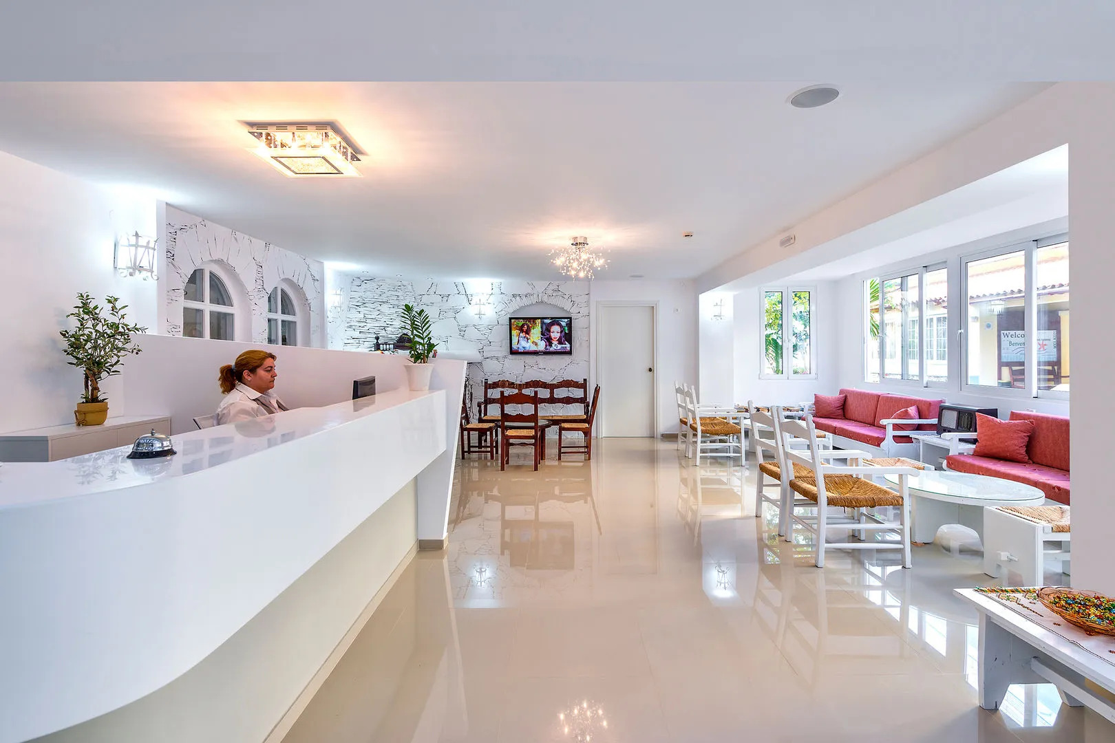 Happy Days Beach Hotel & Bungalows