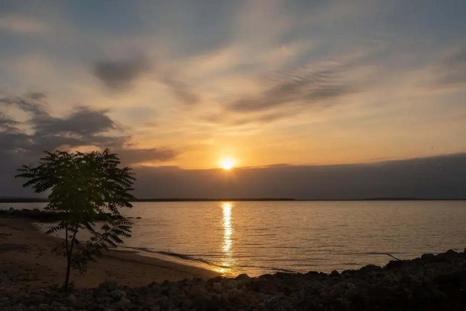 Relaxing Tropical Island Chalet w Private Pool and Beach in Bar