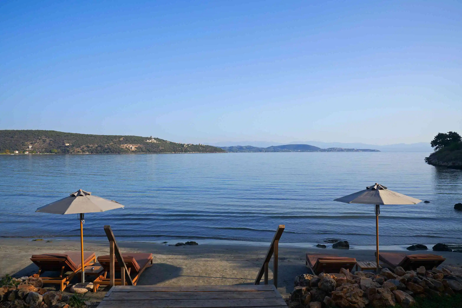 100 Rizes Luxury Sea Side Resort.