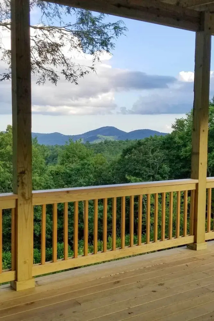 Serene Mountain Retreat! Rural Glenville Craftsman