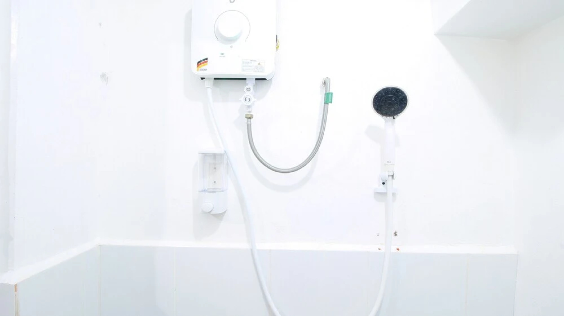 Joy Hostel by RedDoorz