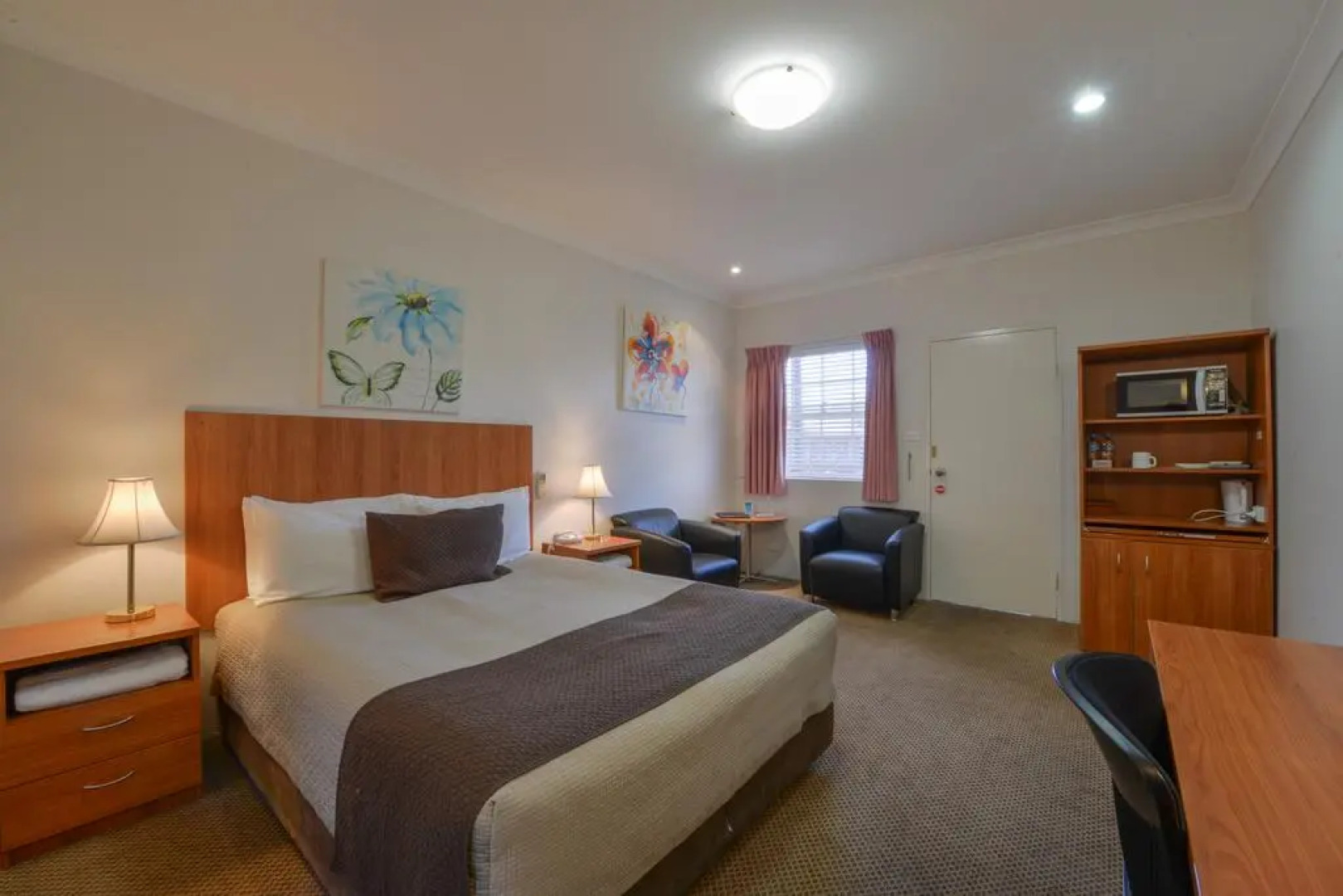 Cadman Motor Inn & Apartments