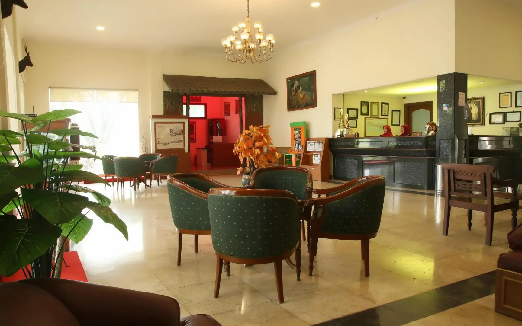 Candisari Hotel & Resto