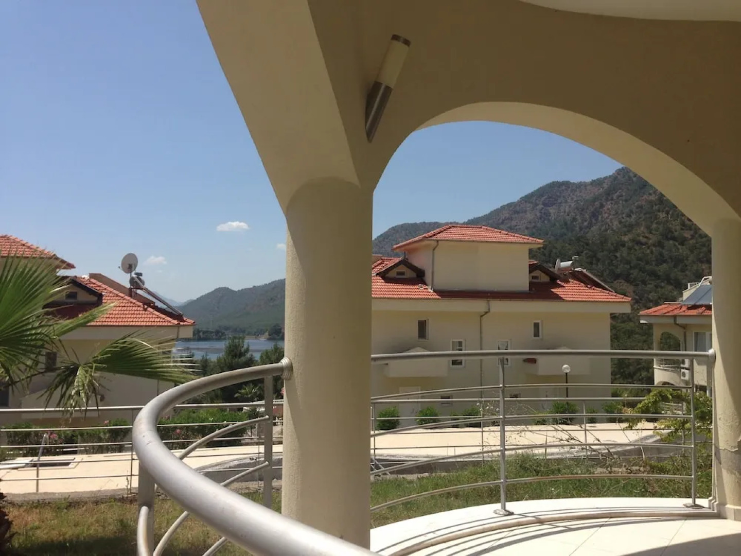 Infinity Lakeside Villa