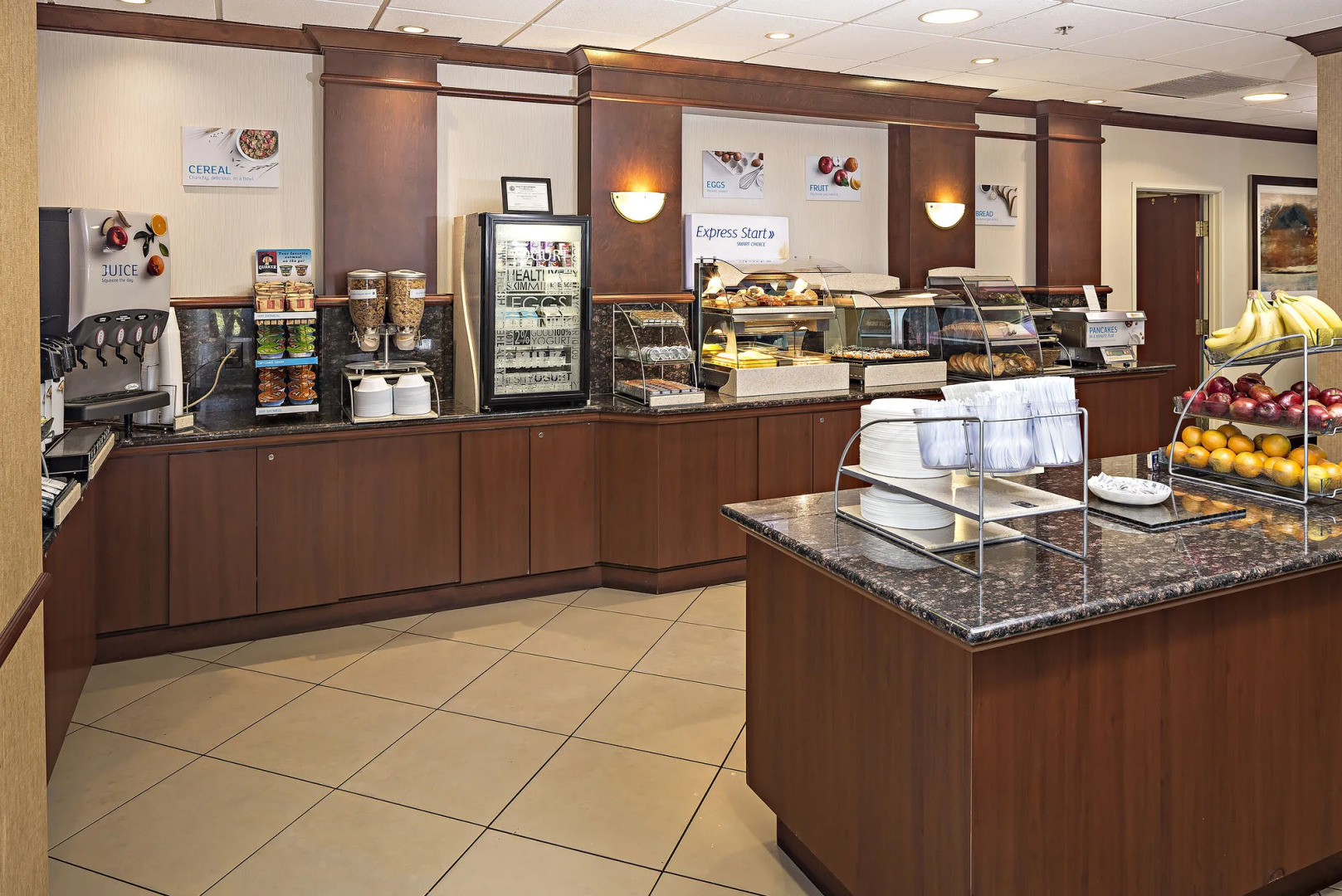 Holiday Inn Express Hotel & Suites Manchester Airport by IHG