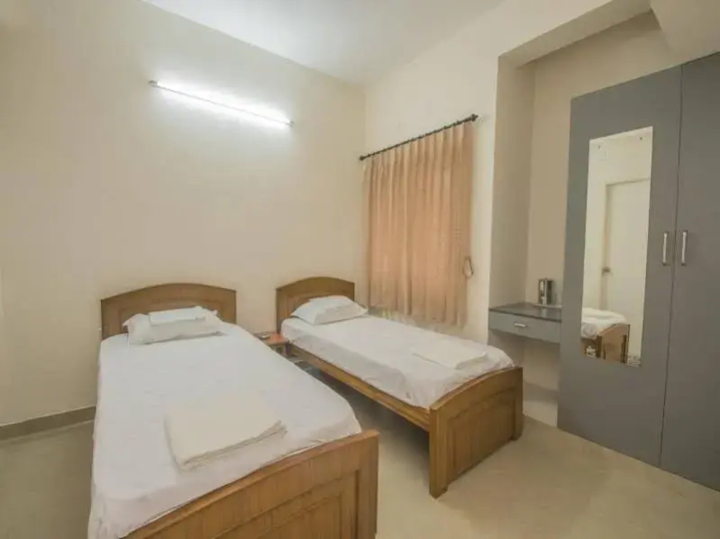 ThulasiRams Service Apartments