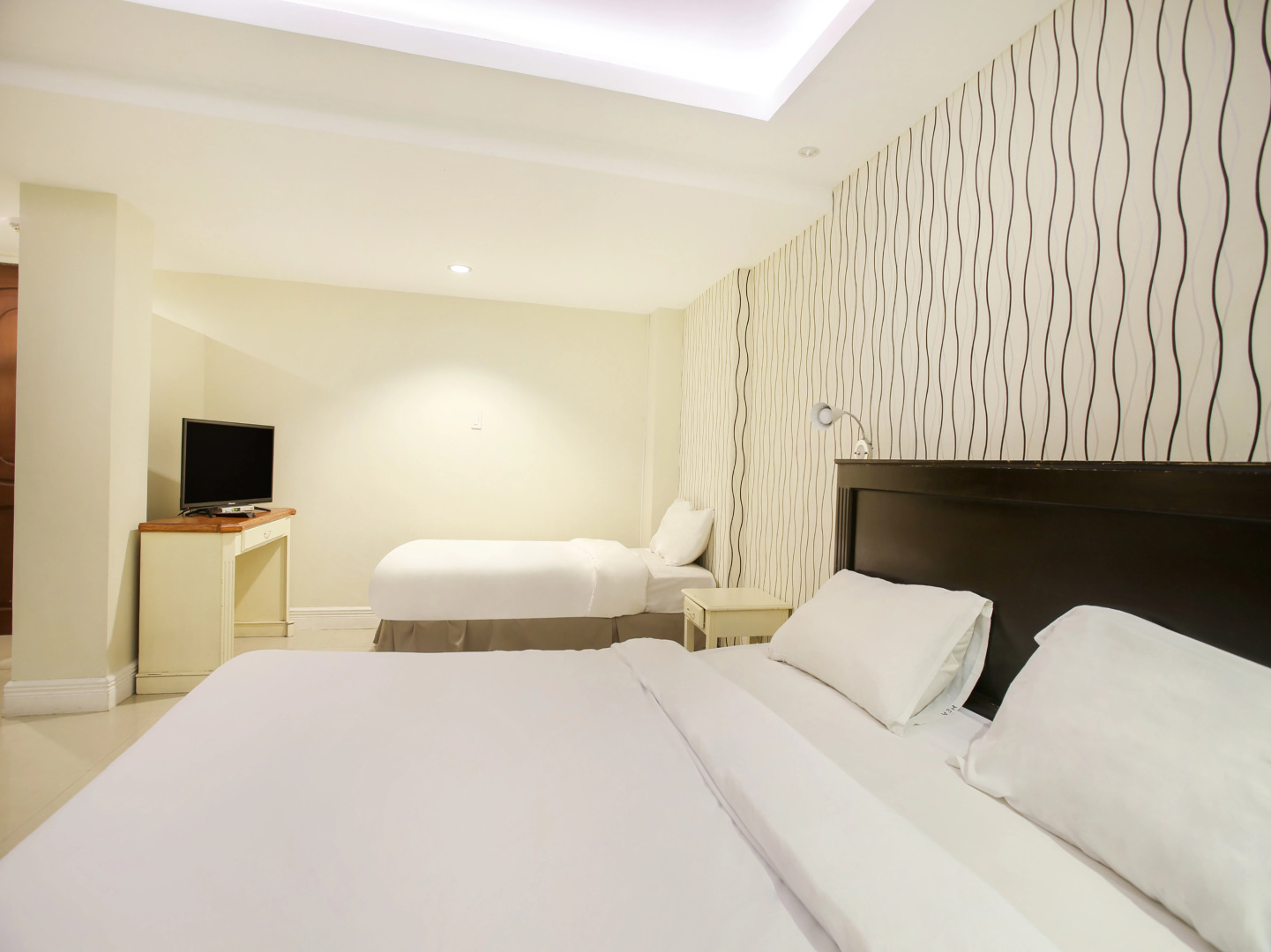 OYO 252 Hotel Euroasia (Vaccinated Staff)