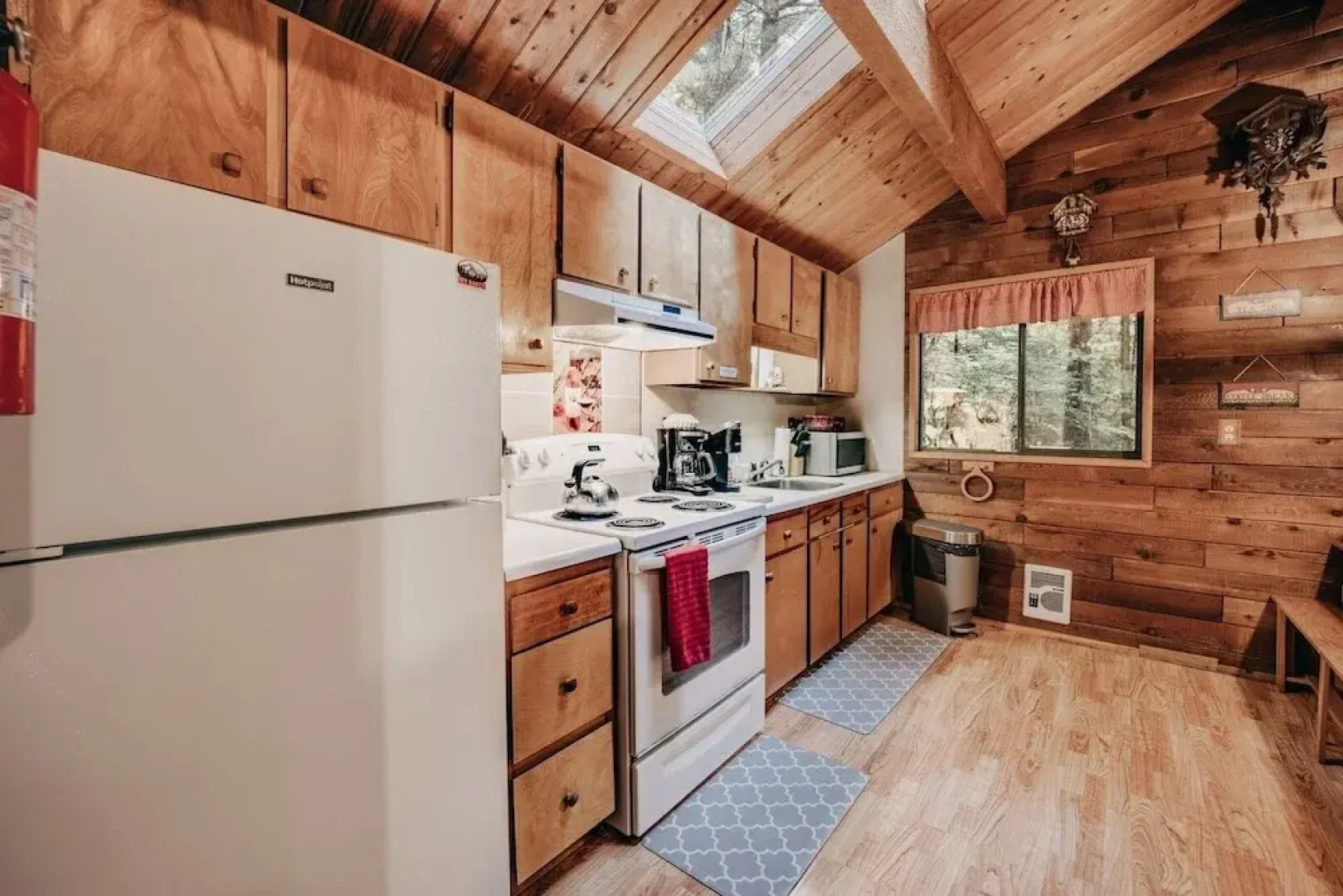 26sl - Hot Tub - Bbq - Game Room - Sleeps 8 3 Bedroom Home by RedAwning