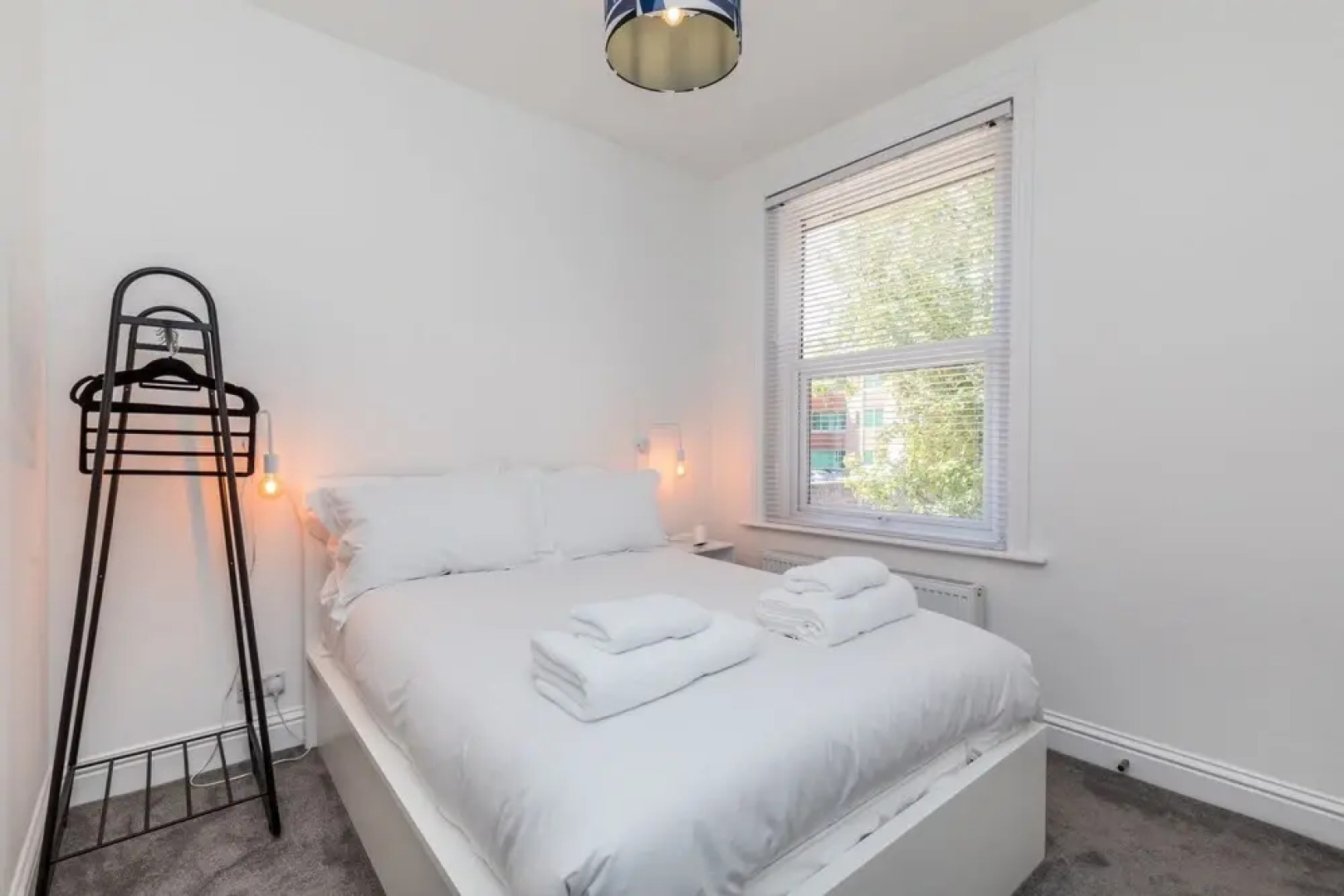 Hazelgrove Apartment | By Huluki Sussex Stays