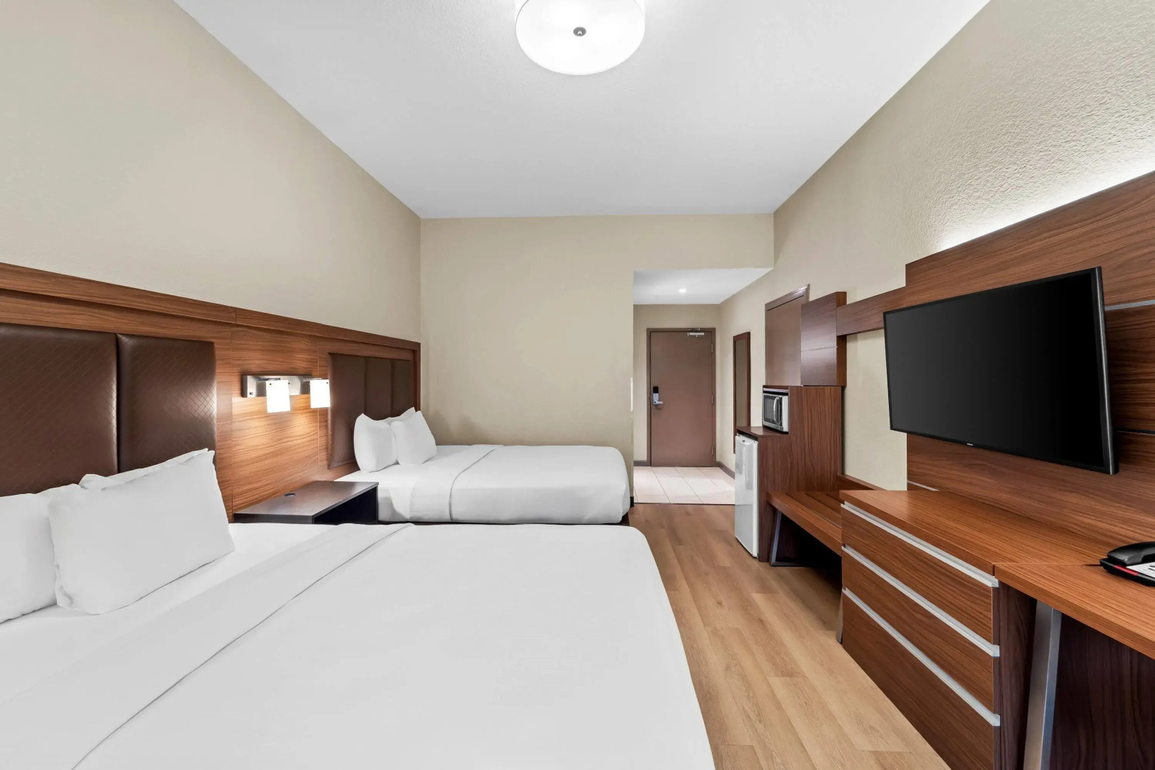 Days Inn & Suites by Wyndham Fort Myers Near JetBlue Park