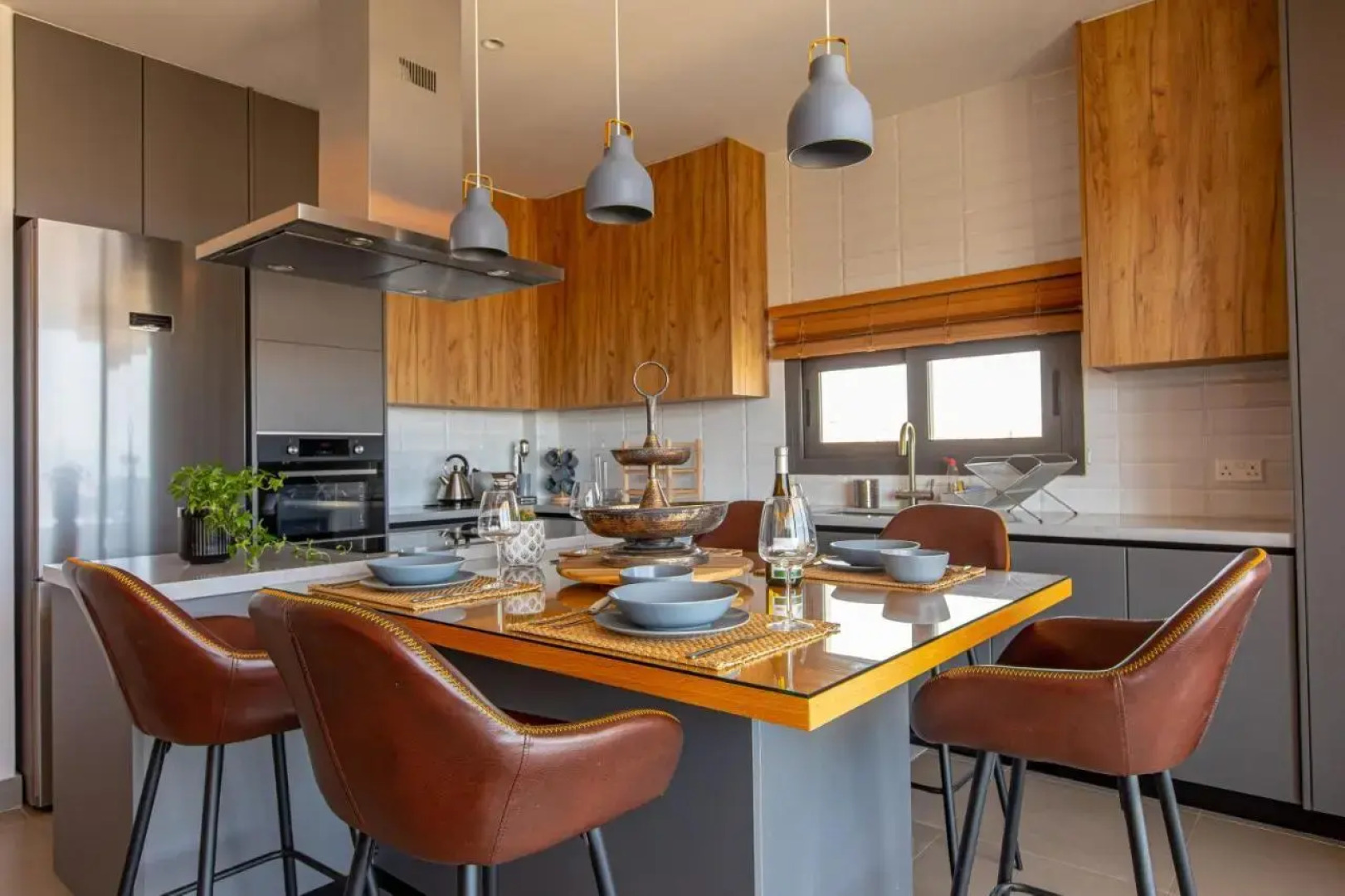 Eagles Nest- 2BR stylish, free park, Netflix