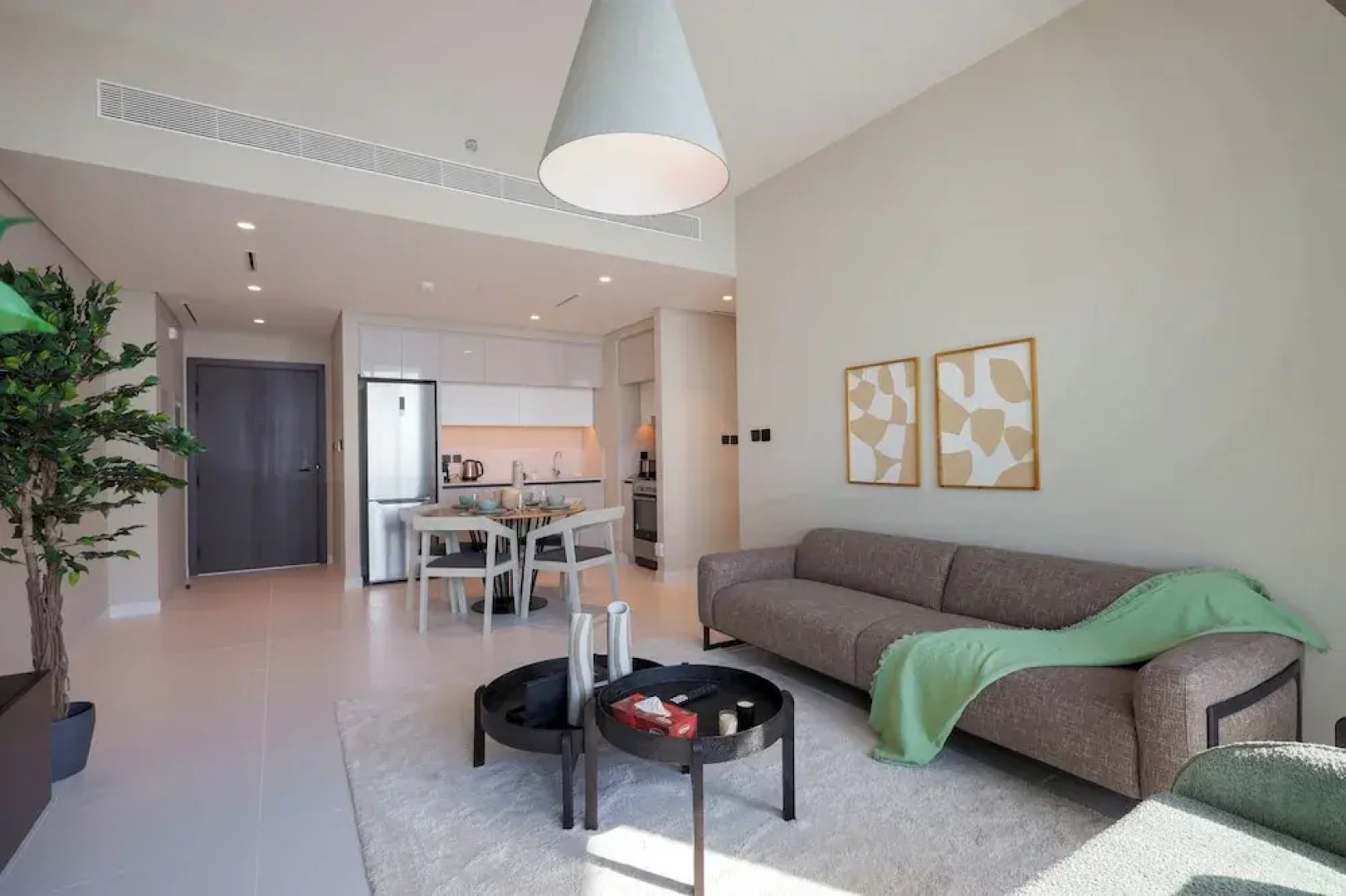 Aya - Exquisite Beachfront 1BR Living in Palm Jumeirah