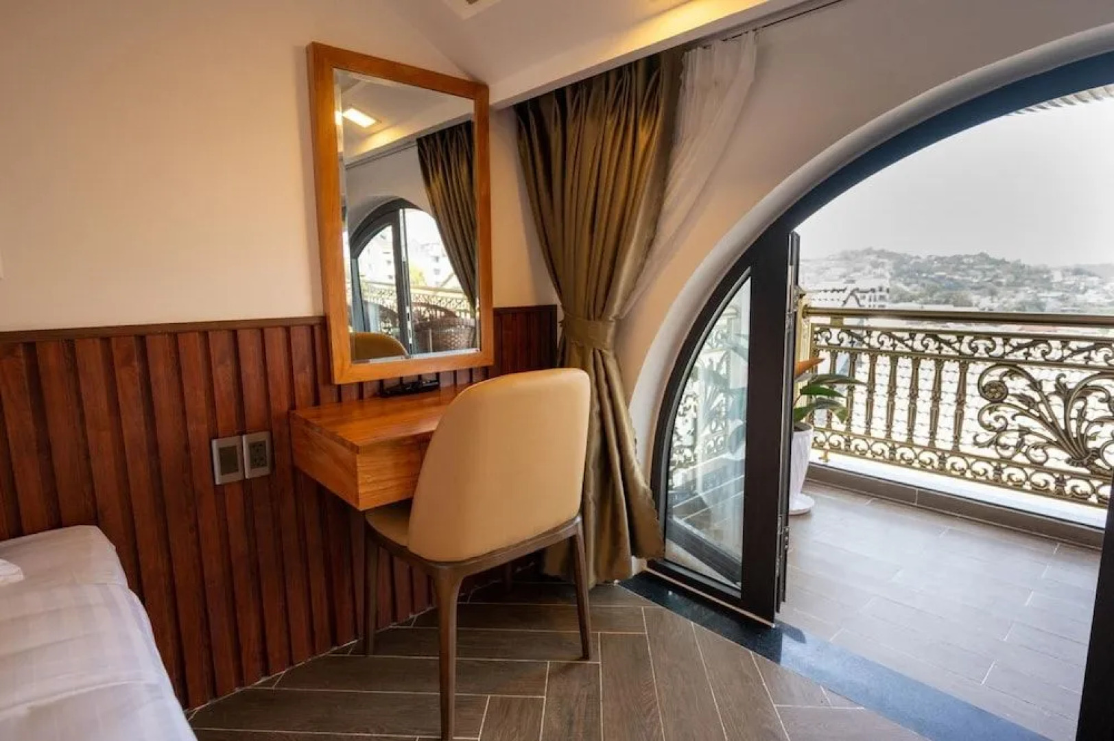 La Fleur Premium Central Apartment