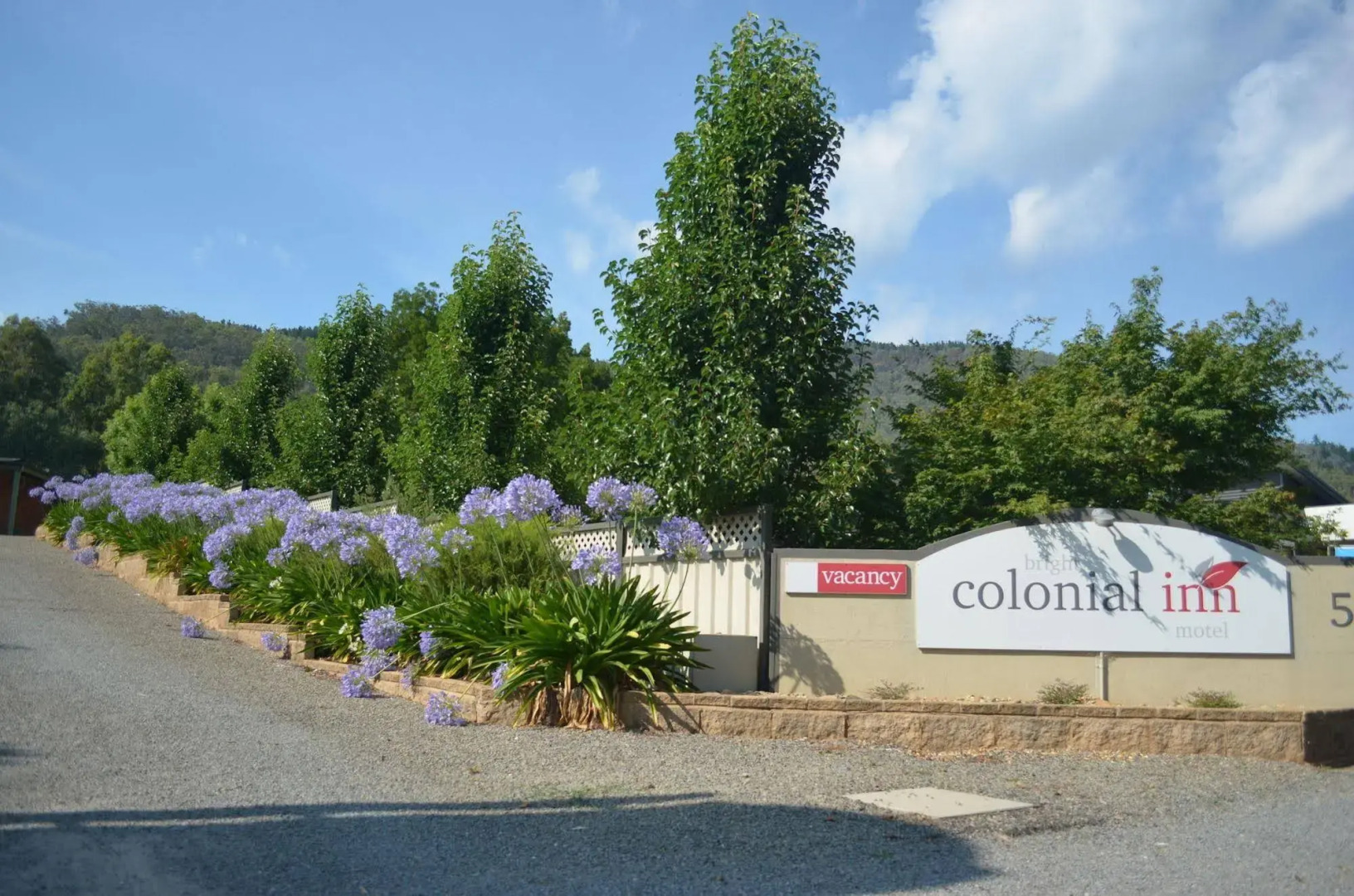 Bright Colonial Motel