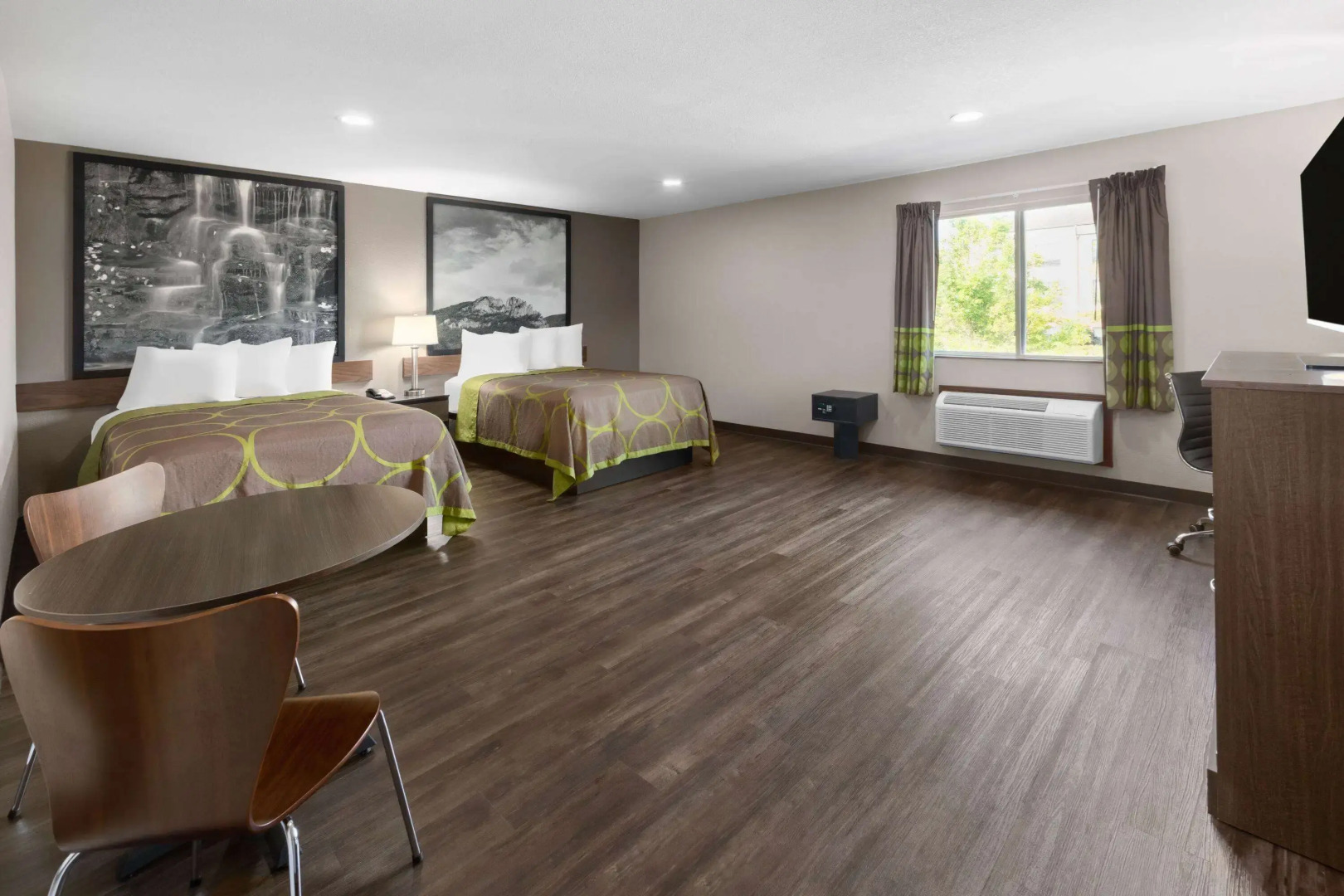 Super 8 by Wyndham Fairmont