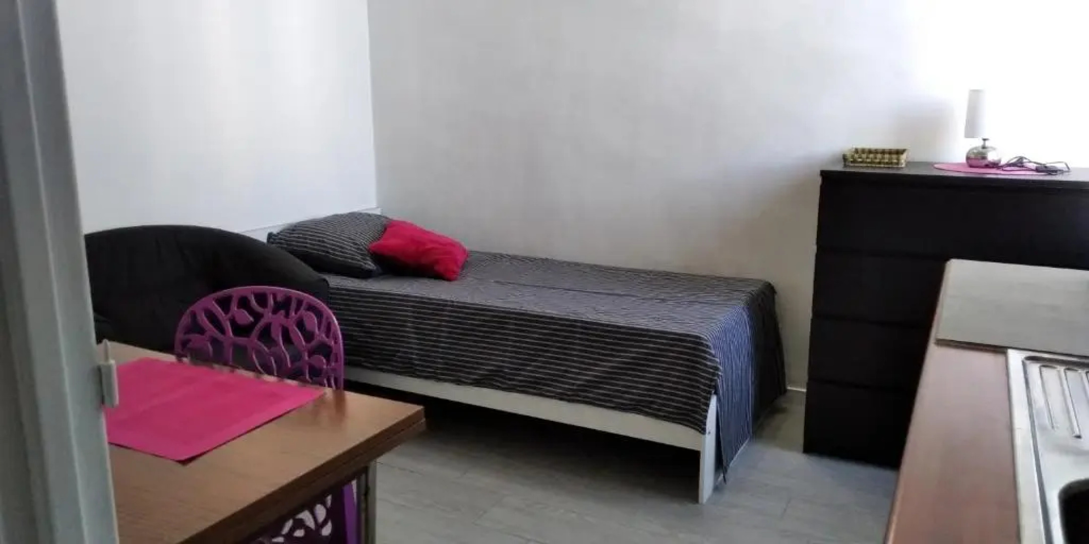 Chambre 1 PERSONNE et STUDIO 1 personne Avec Entrée Libre et Salle de Bain Privée