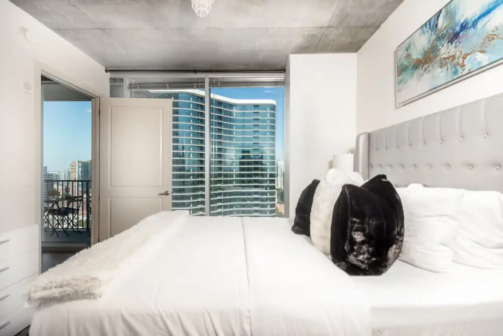 CHIC COLLECTION by NOHOTEL on 6th Street