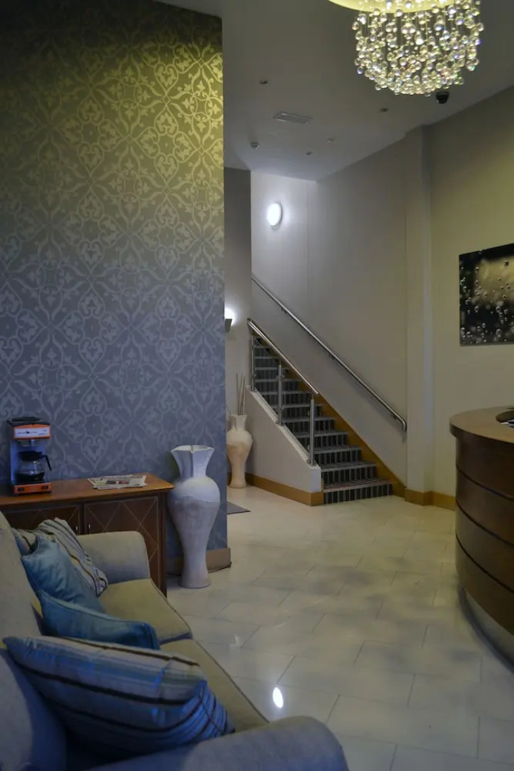 Carrick Plaza Suites