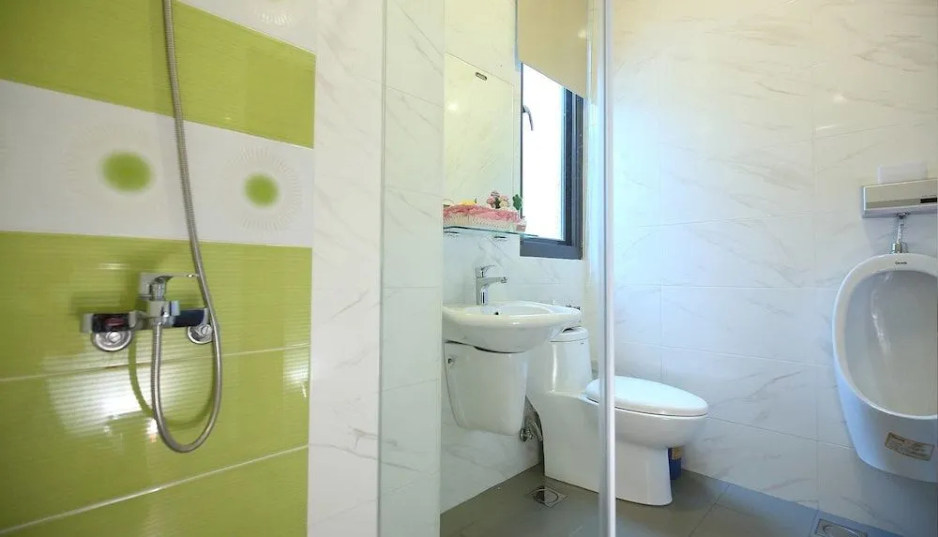 Textile Girl Romantic Homestay